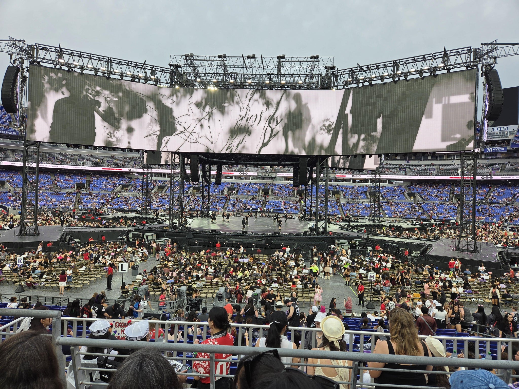 Vue réelle des fans prise de la Section 153 au site M&T Bank Stadium par Tess V