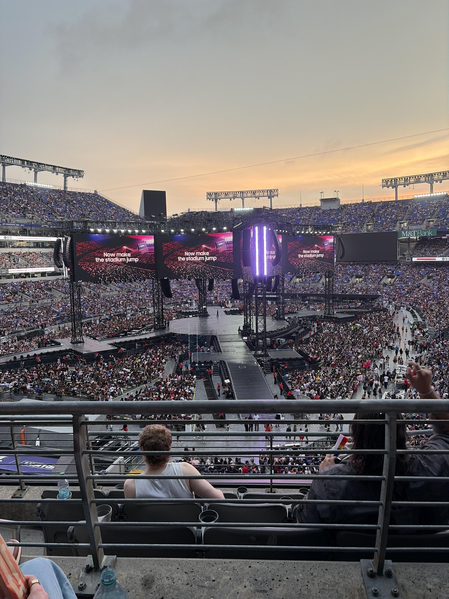 Vue réelle des fans prise de la Section 209 au site M&T Bank Stadium par Tori T