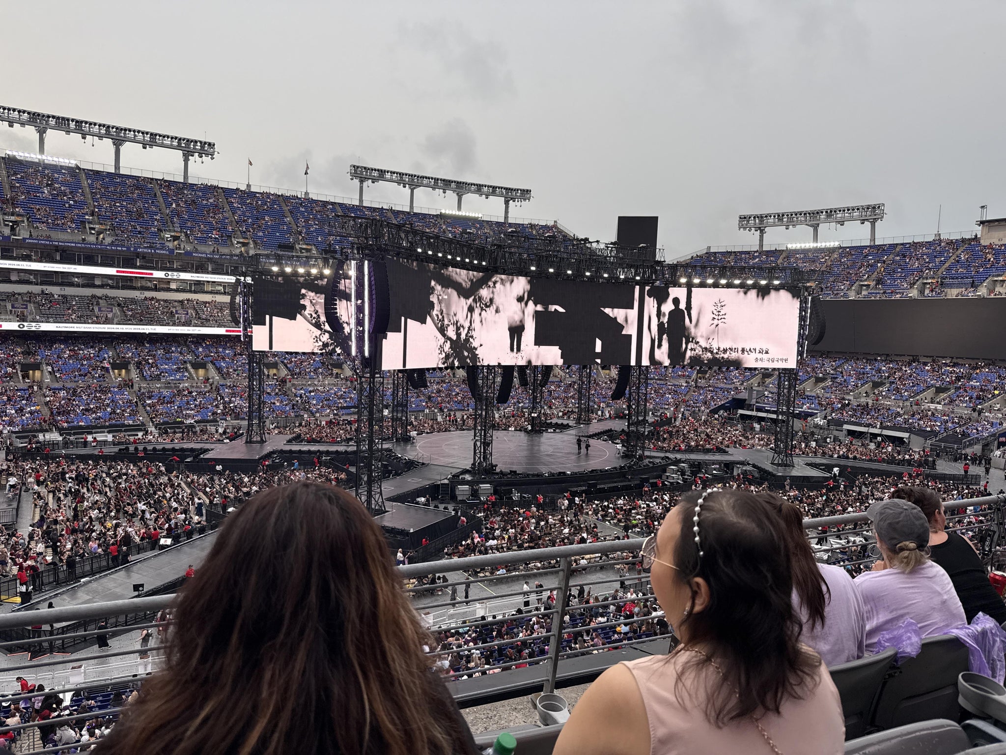 Vue réelle des fans prise de la Section 230 au site M&T Bank Stadium par Maria B