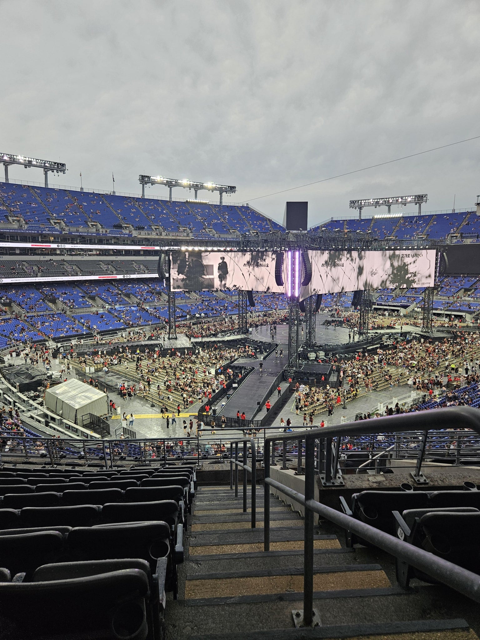 Vue réelle des fans prise de la Section 234 au site M&T Bank Stadium par Pam E