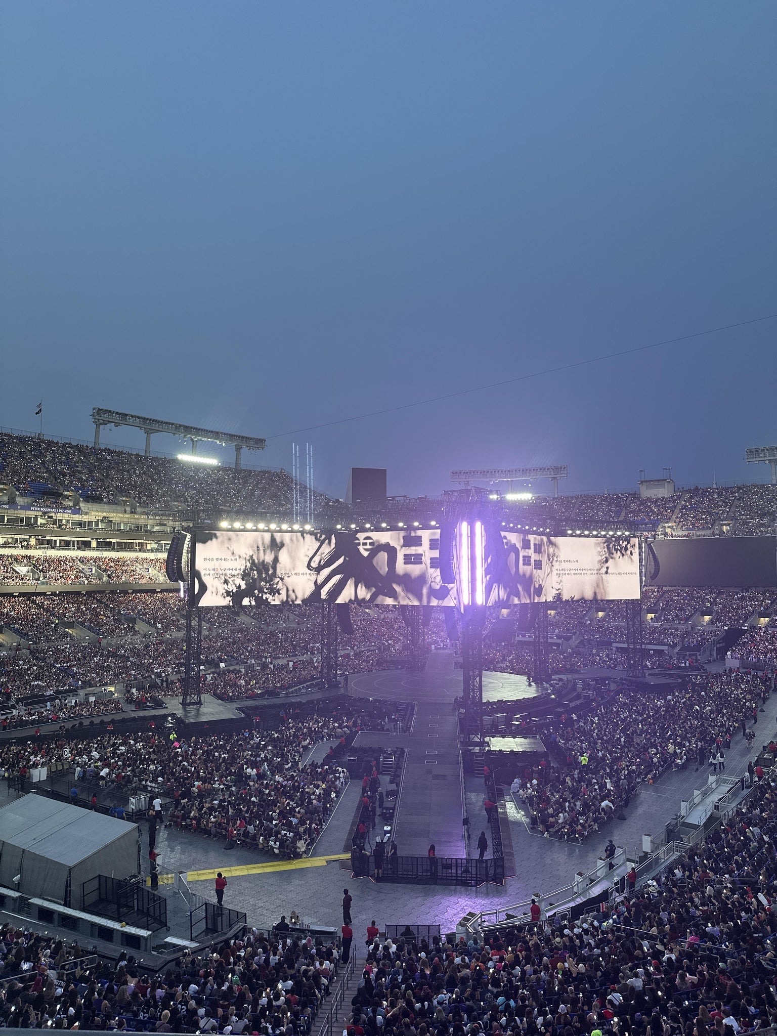 Vue réelle des fans prise de la Section 235 au site M&T Bank Stadium par Julie H