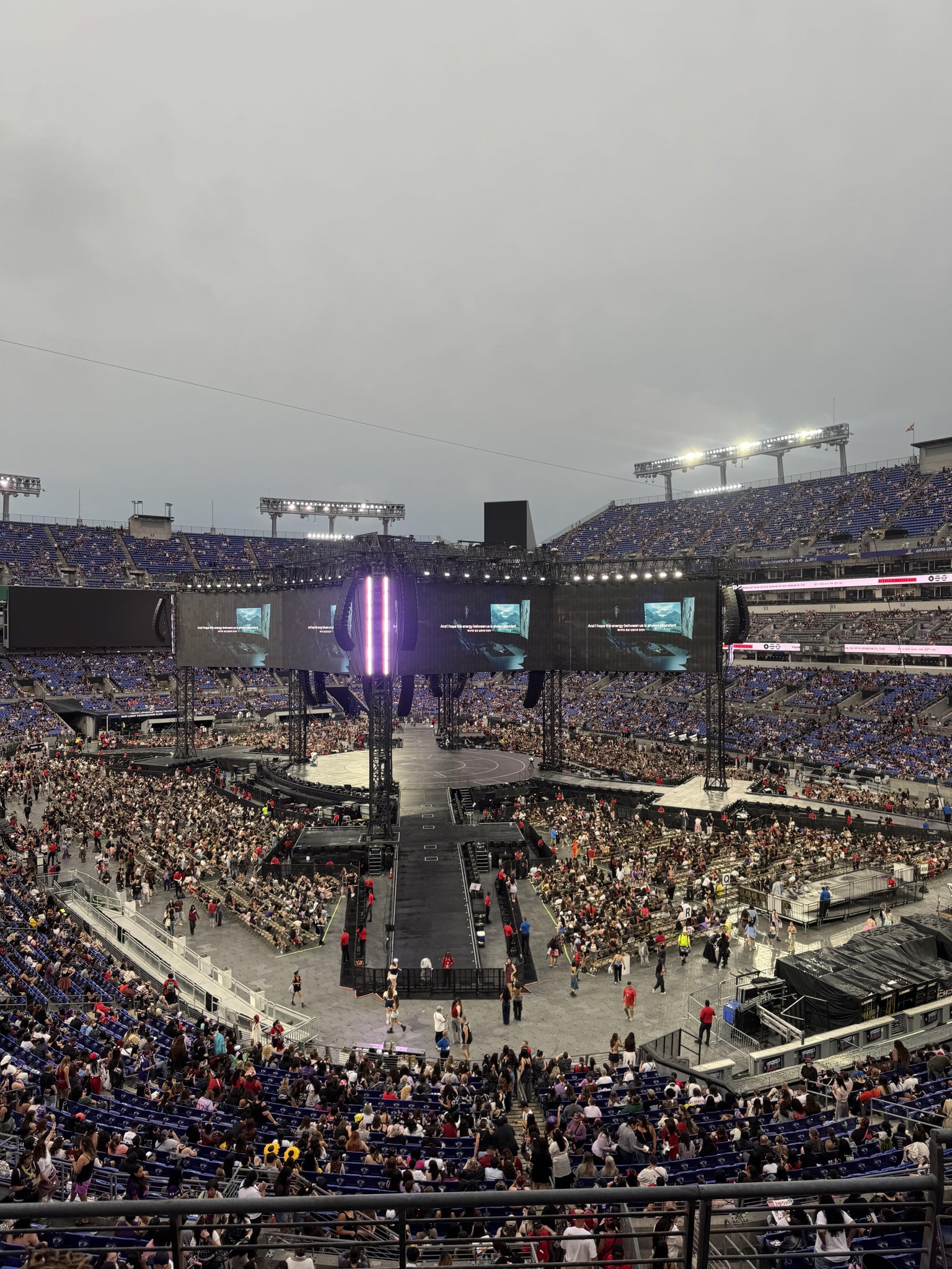 Vue réelle des fans prise de la Section 245 au site M&T Bank Stadium par Ugomma U