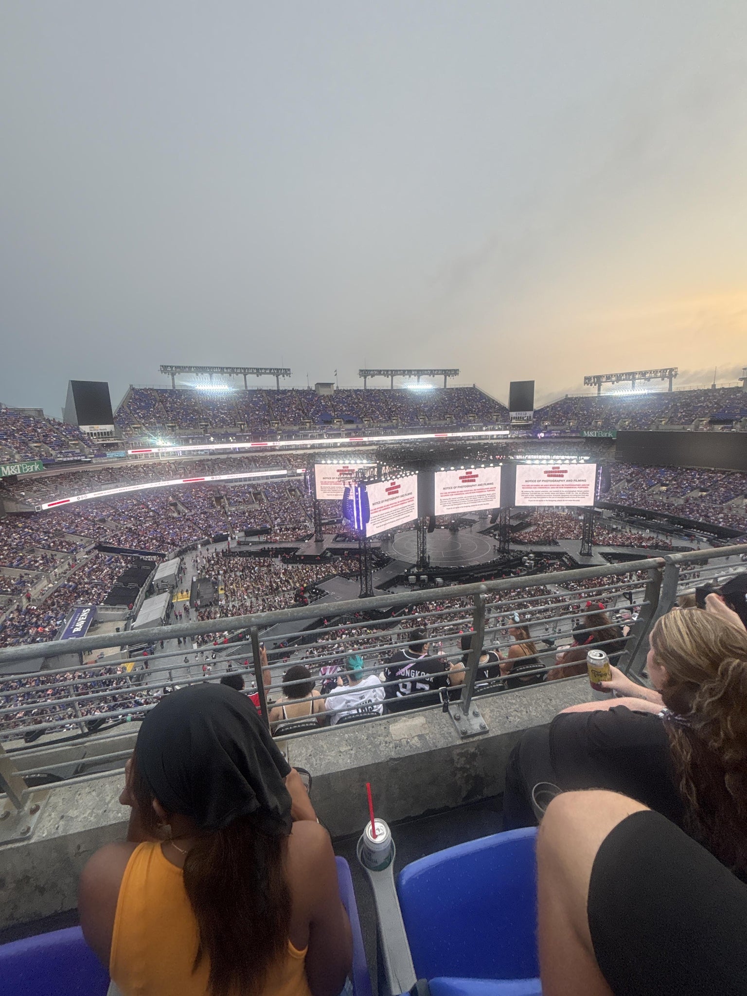 Vue réelle des fans prise de la Section 504 au site M&T Bank Stadium par Amira N