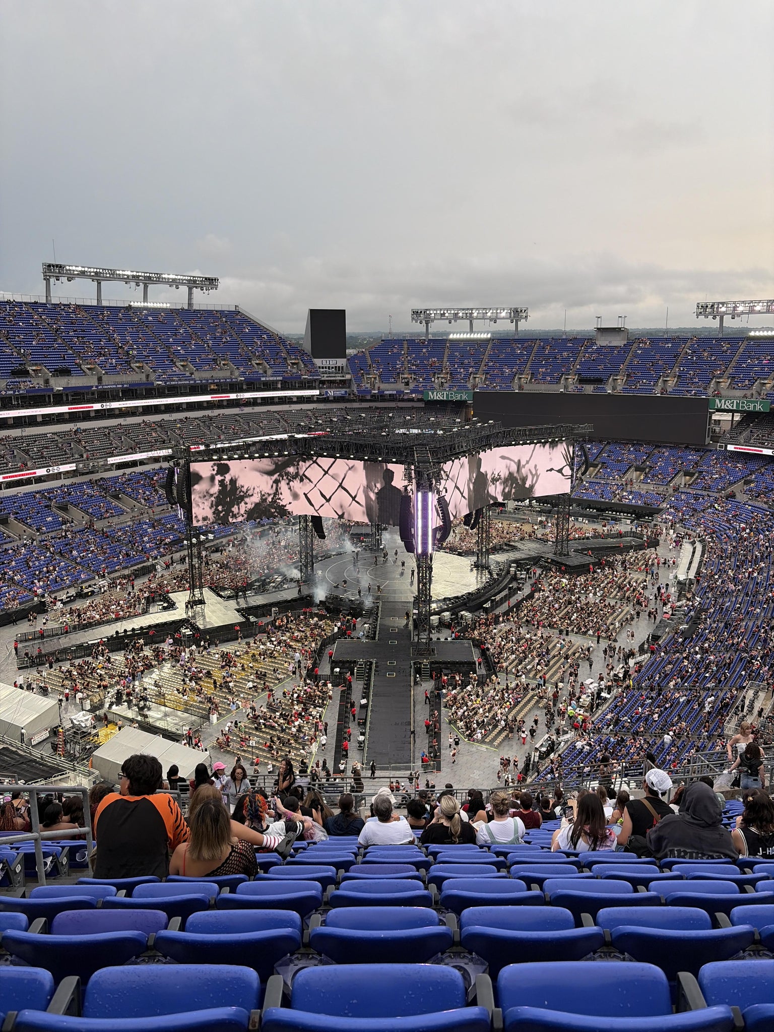 Vue réelle des fans prise de la Section 509 au site M&T Bank Stadium par Martha C