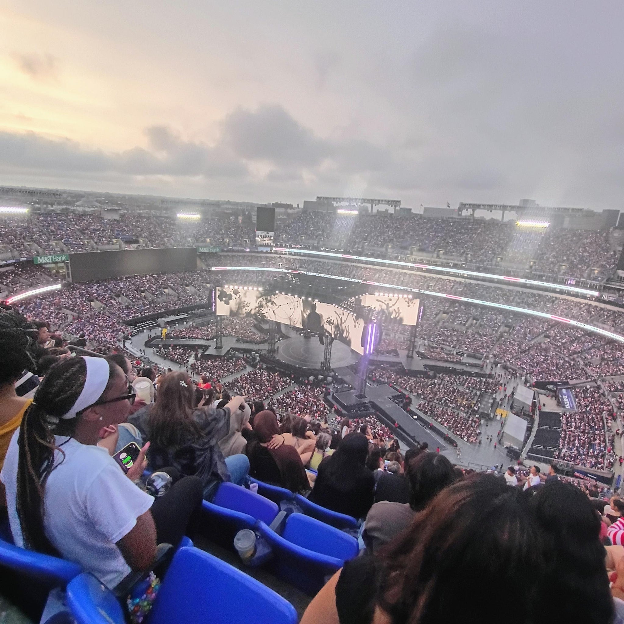 Vue réelle des fans prise de la Section 522 au site M&T Bank Stadium par Dynesty L
