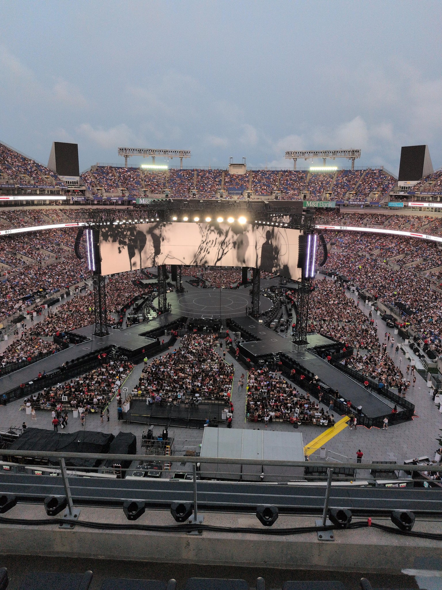 Vue réelle des fans prise de la Section 539 au site M&T Bank Stadium par Iliana N