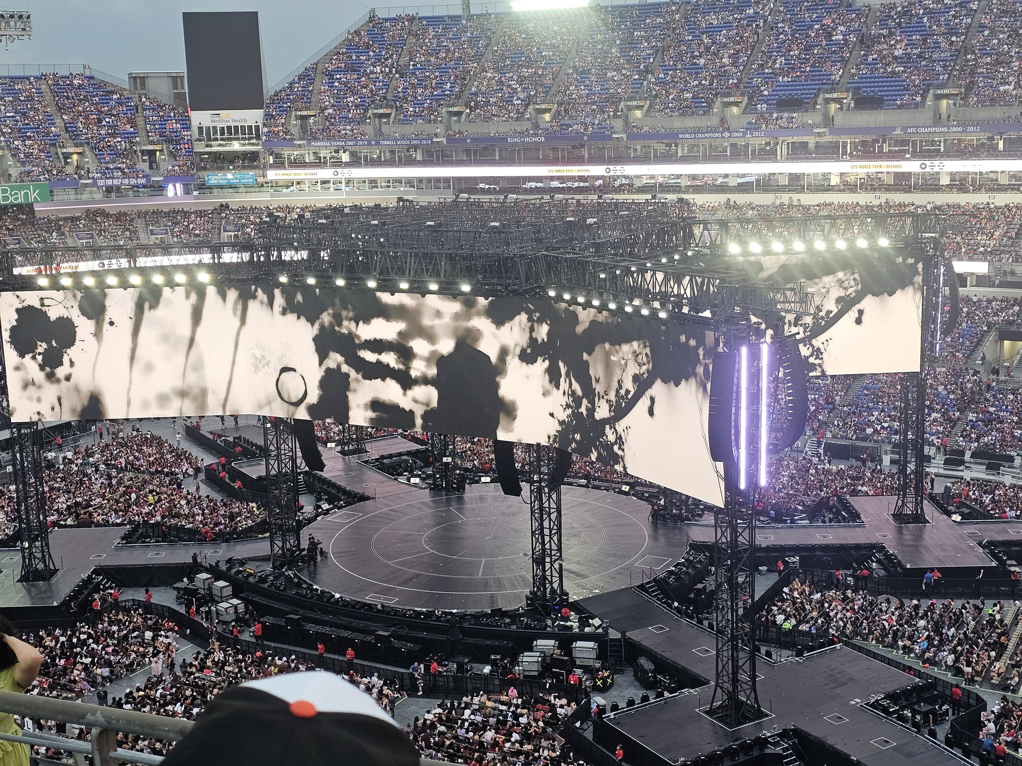 Vue réelle des fans prise de la Section 550 au site M&T Bank Stadium par Christine K