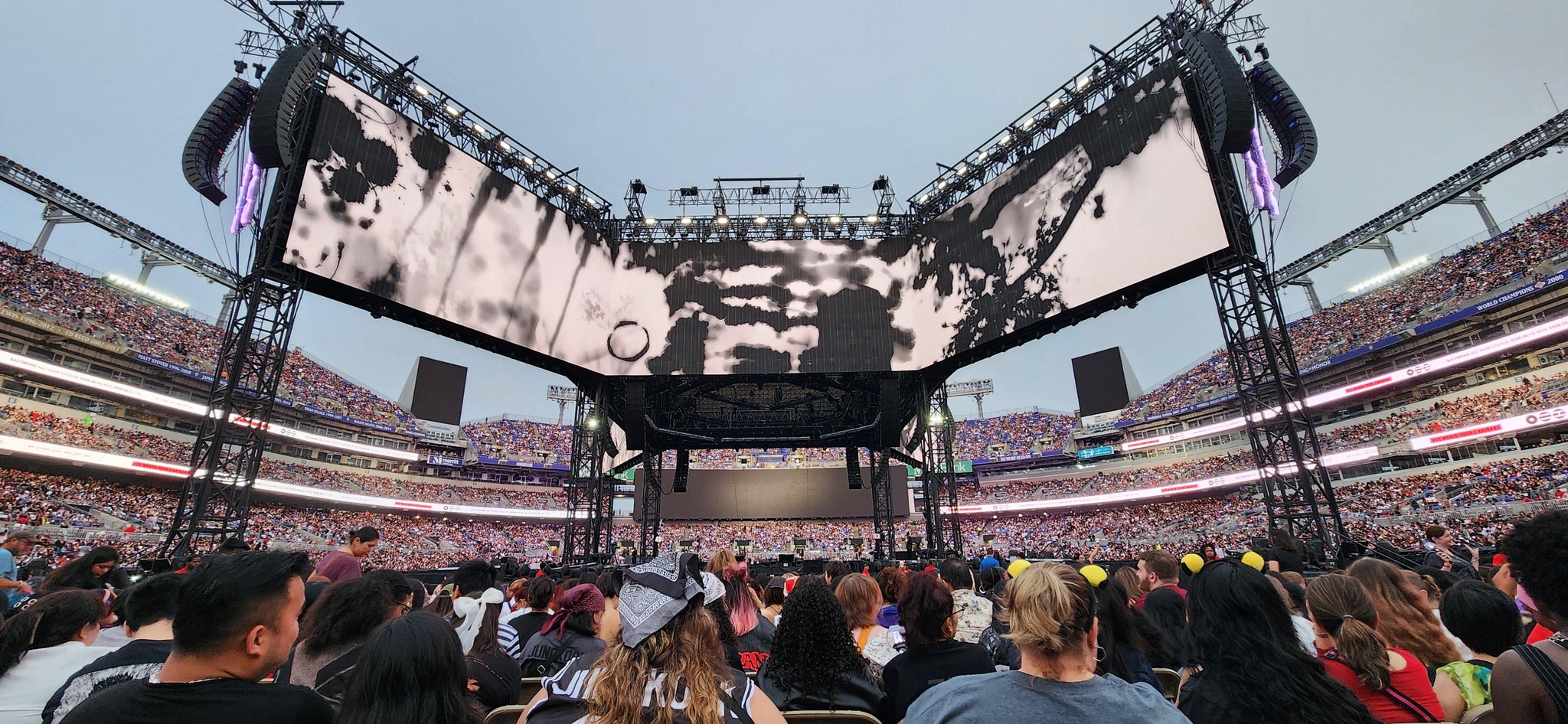 Vue réelle des fans prise de la Field Q au site M&T Bank Stadium par Marchaea J
