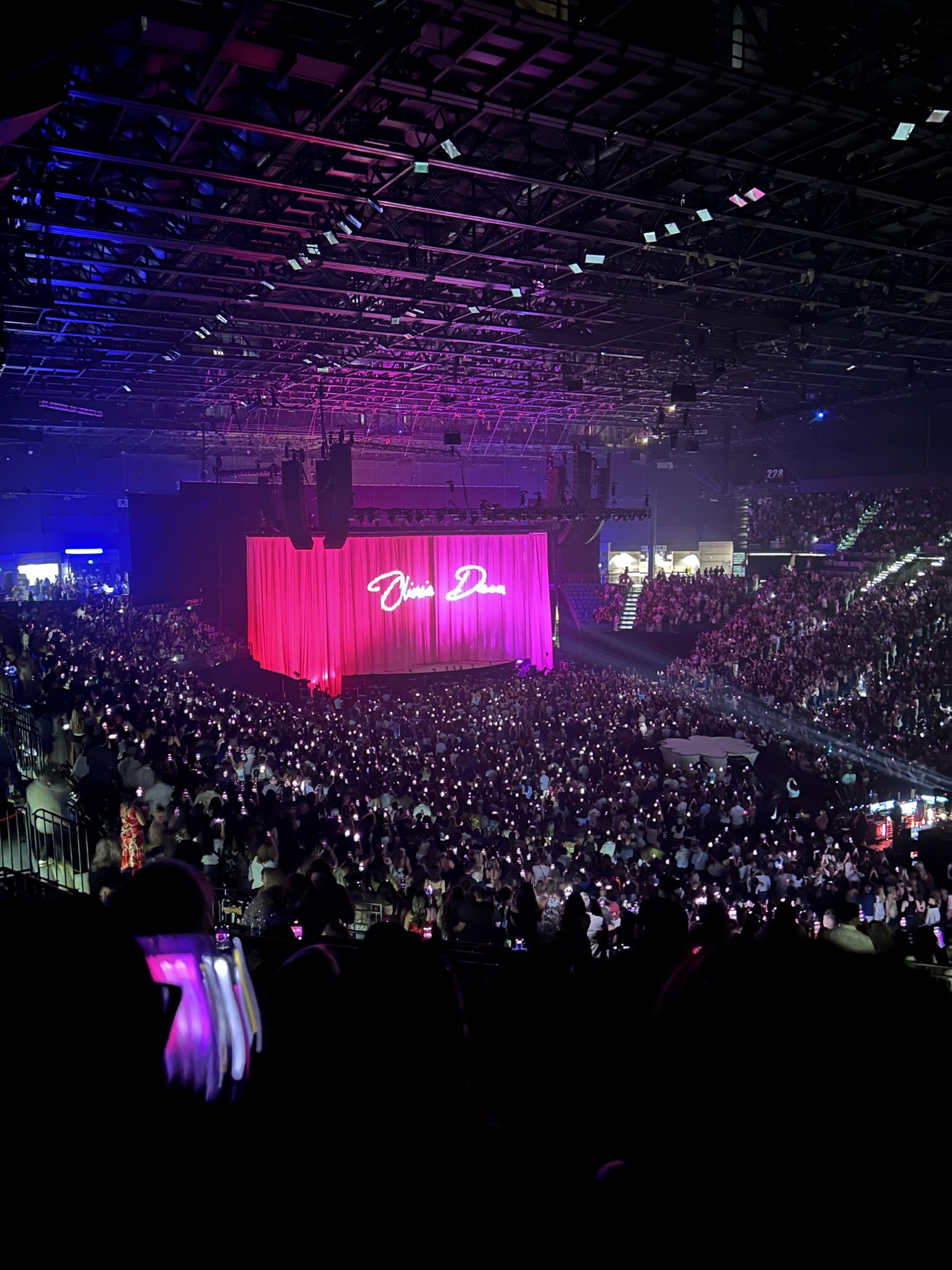 Vue réelle des fans prise de la Section 221 au site MGM Grand Garden Arena par Anonymous User