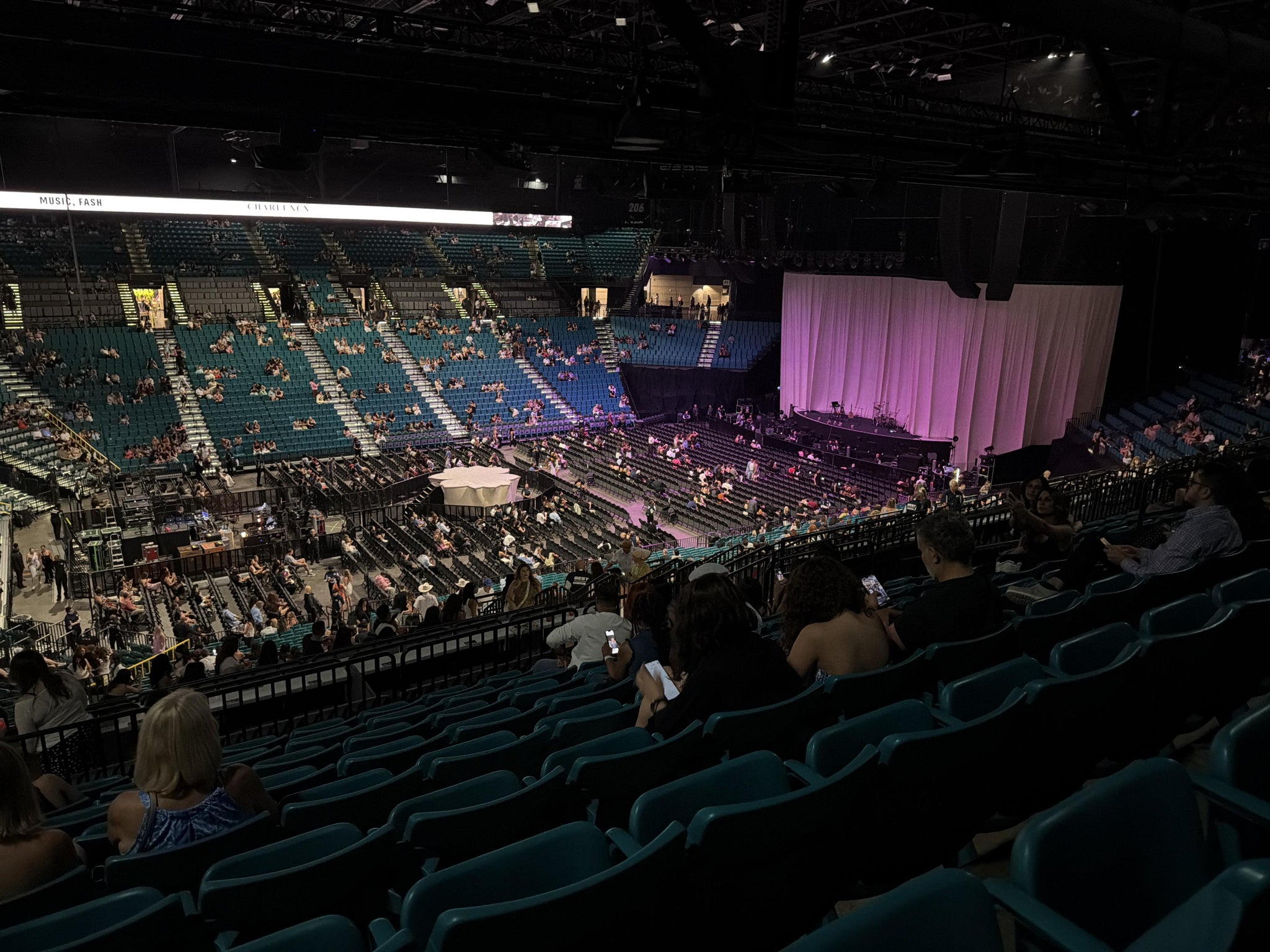 Vue réelle des fans prise de la Section 23 au site MGM Grand Garden Arena par Anonymous User