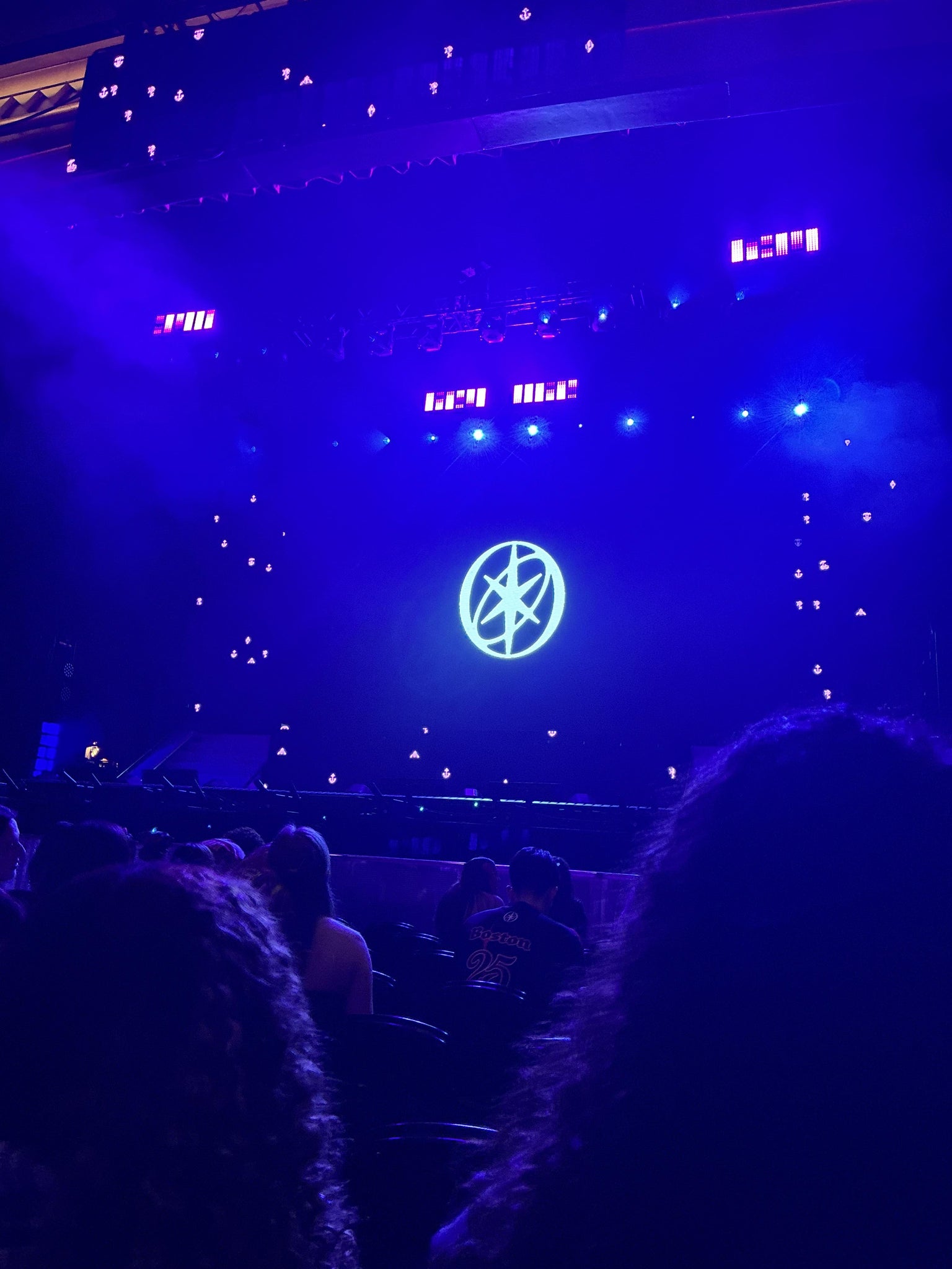 Vue réelle des fans prise de la Section 102 au site MGM Music Hall at Fenway par Anonymous User