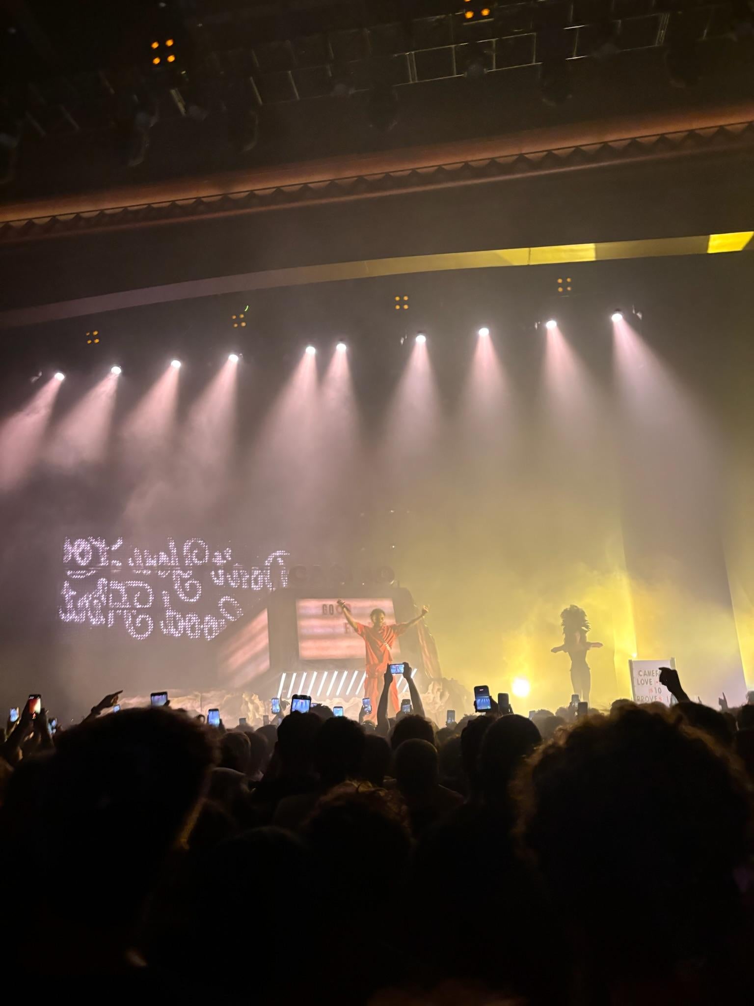 Vue réelle des fans prise de la GA Floor au site MGM Music Hall at Fenway par Aiden C