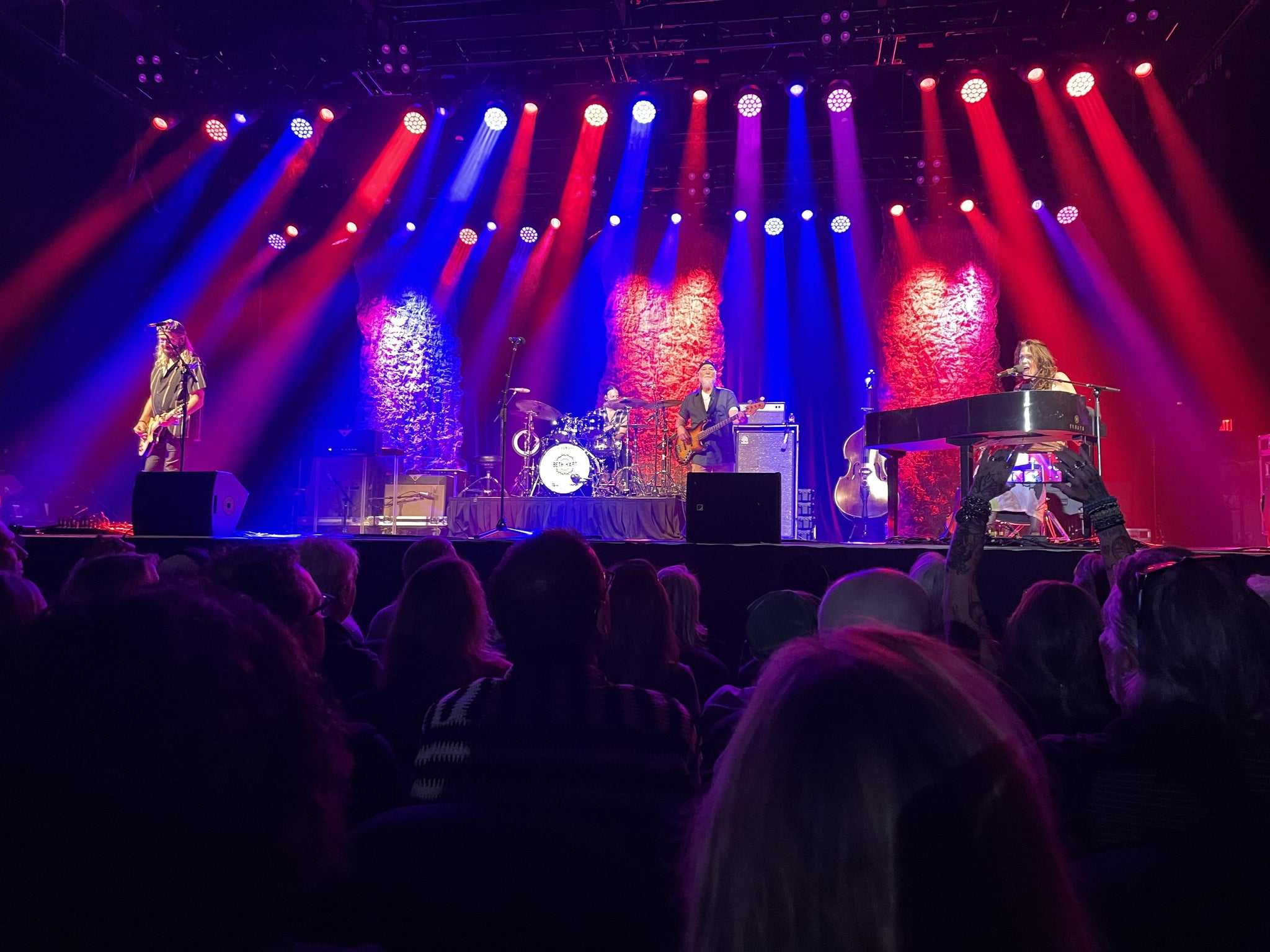 Vue réelle des fans prise de la Section 2 au site MGM Northfield Park - Center Stage par Tanya B