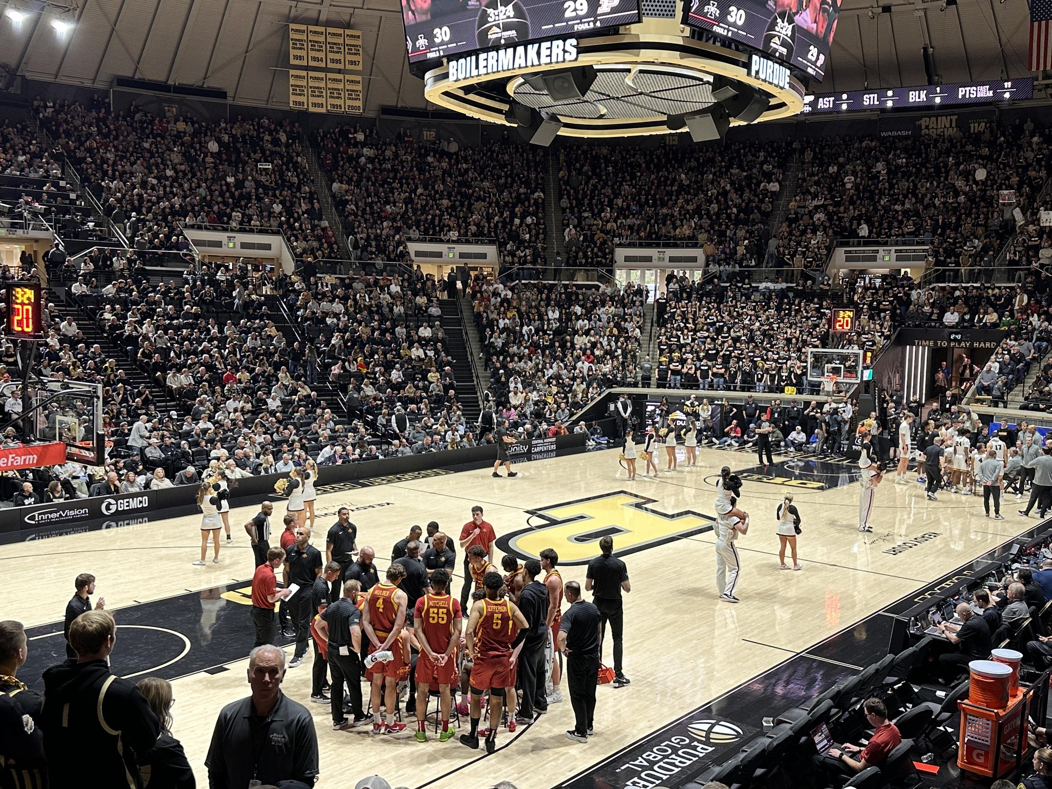 Vue réelle des fans prise de la Lower 3 au site Mackey Arena par Kylie O