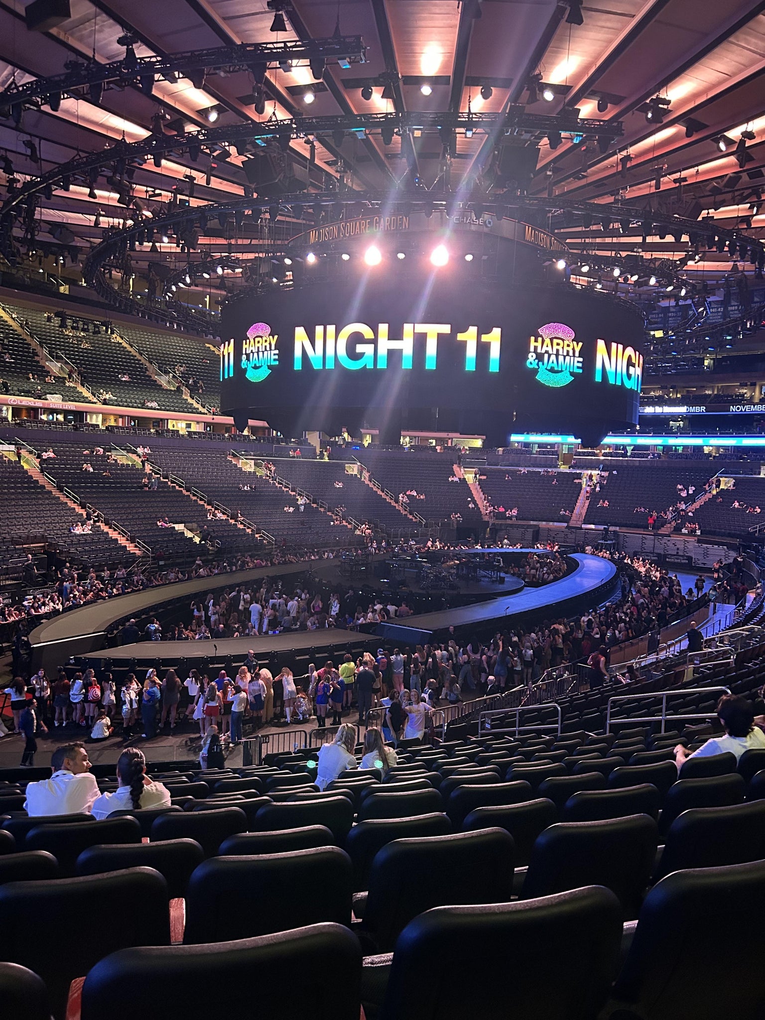Vue réelle des fans prise de la Section 114 au site Madison Square Garden par Julianna M