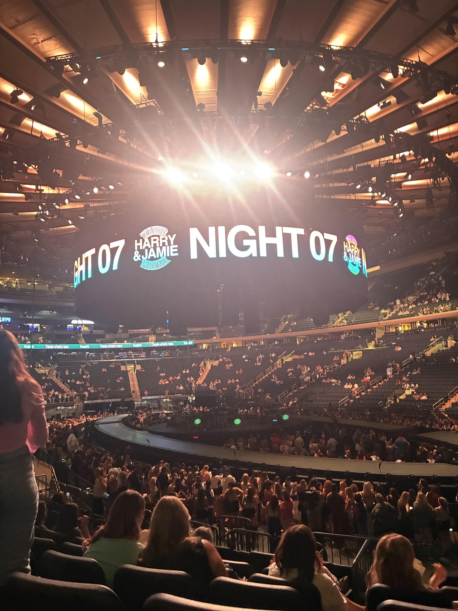 Vue réelle des fans prise de la Section 120 au site Madison Square Garden par Annie C