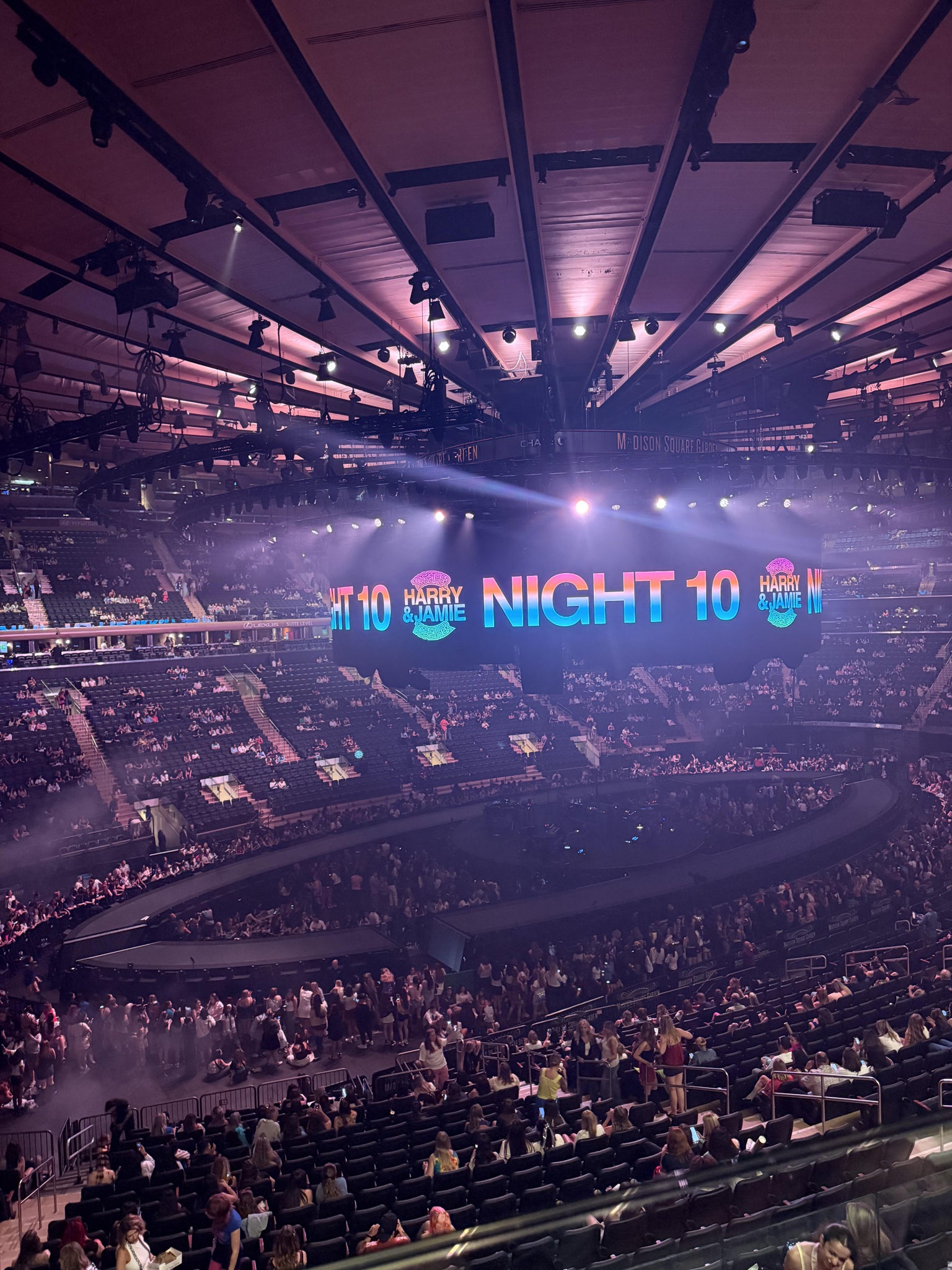 Vue réelle des fans prise de la Section 208 au site Madison Square Garden par Megan H