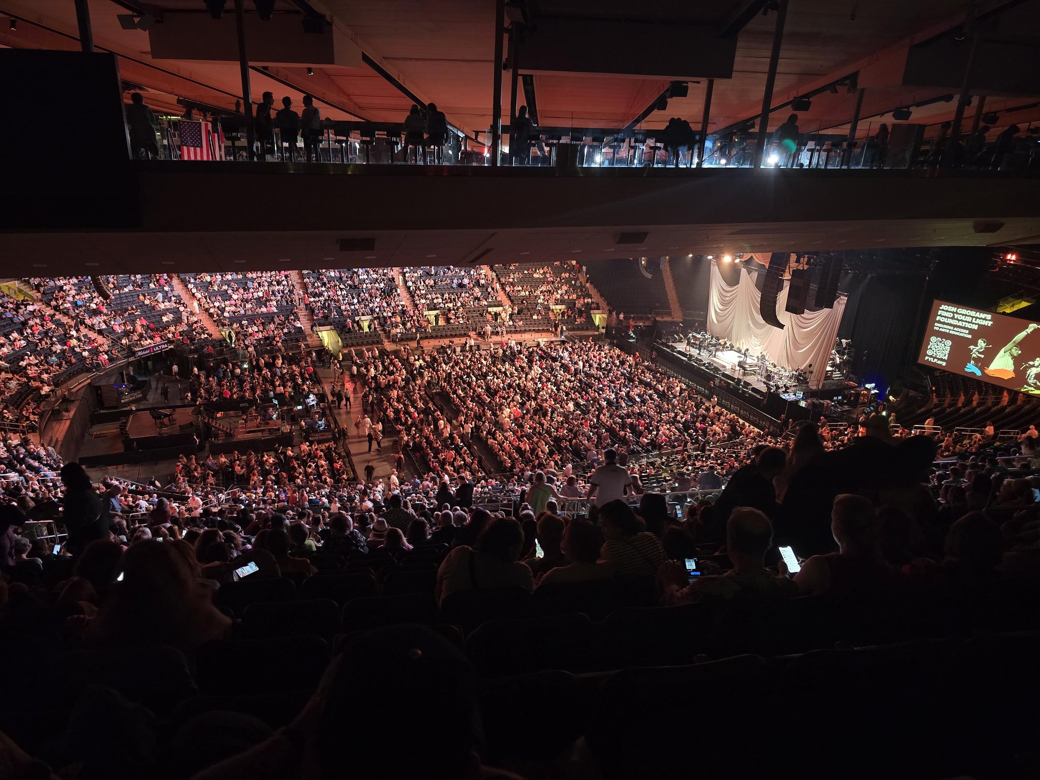 Vue réelle des fans prise de la Section 209 au site Madison Square Garden par Anne L