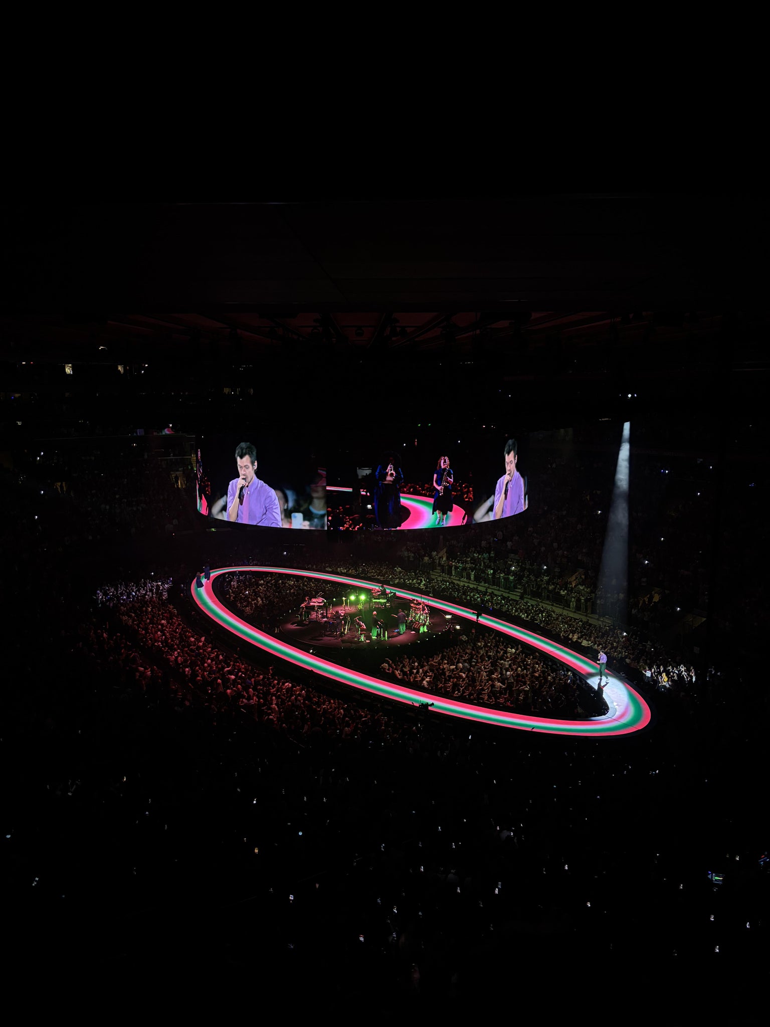 Vue réelle des fans prise de la Section 413 au site Madison Square Garden par Anonymous User