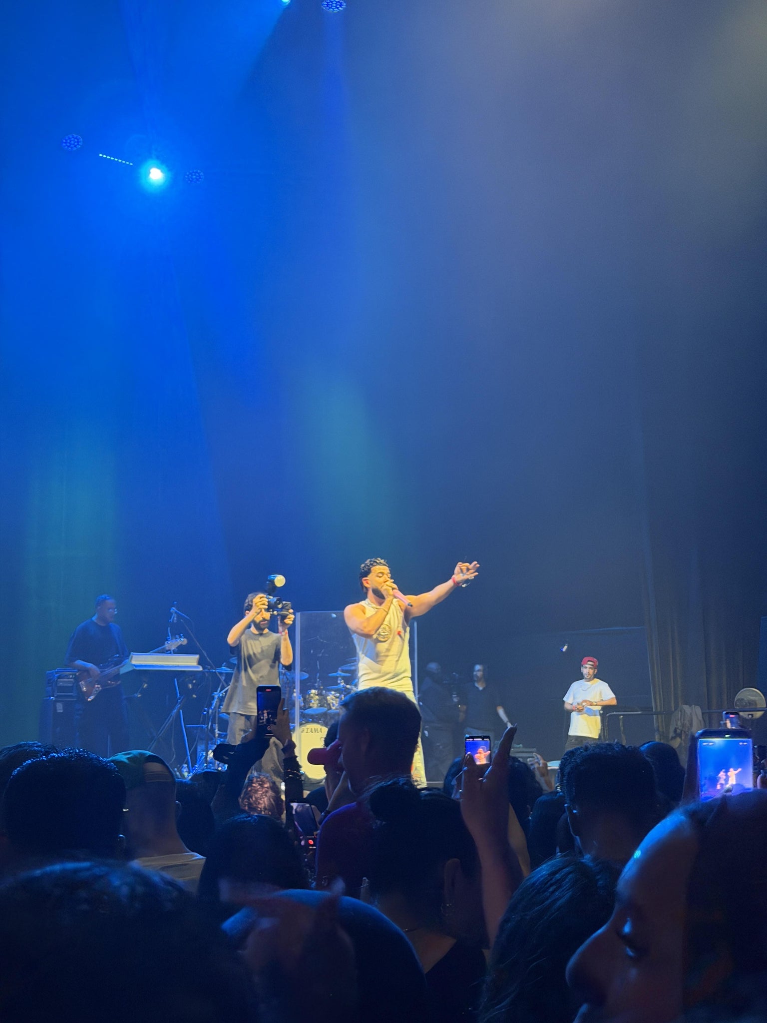 Vue réelle des fans prise de la GA Floor au site Manhattan Center Hammerstein Ballroom par Isaar T