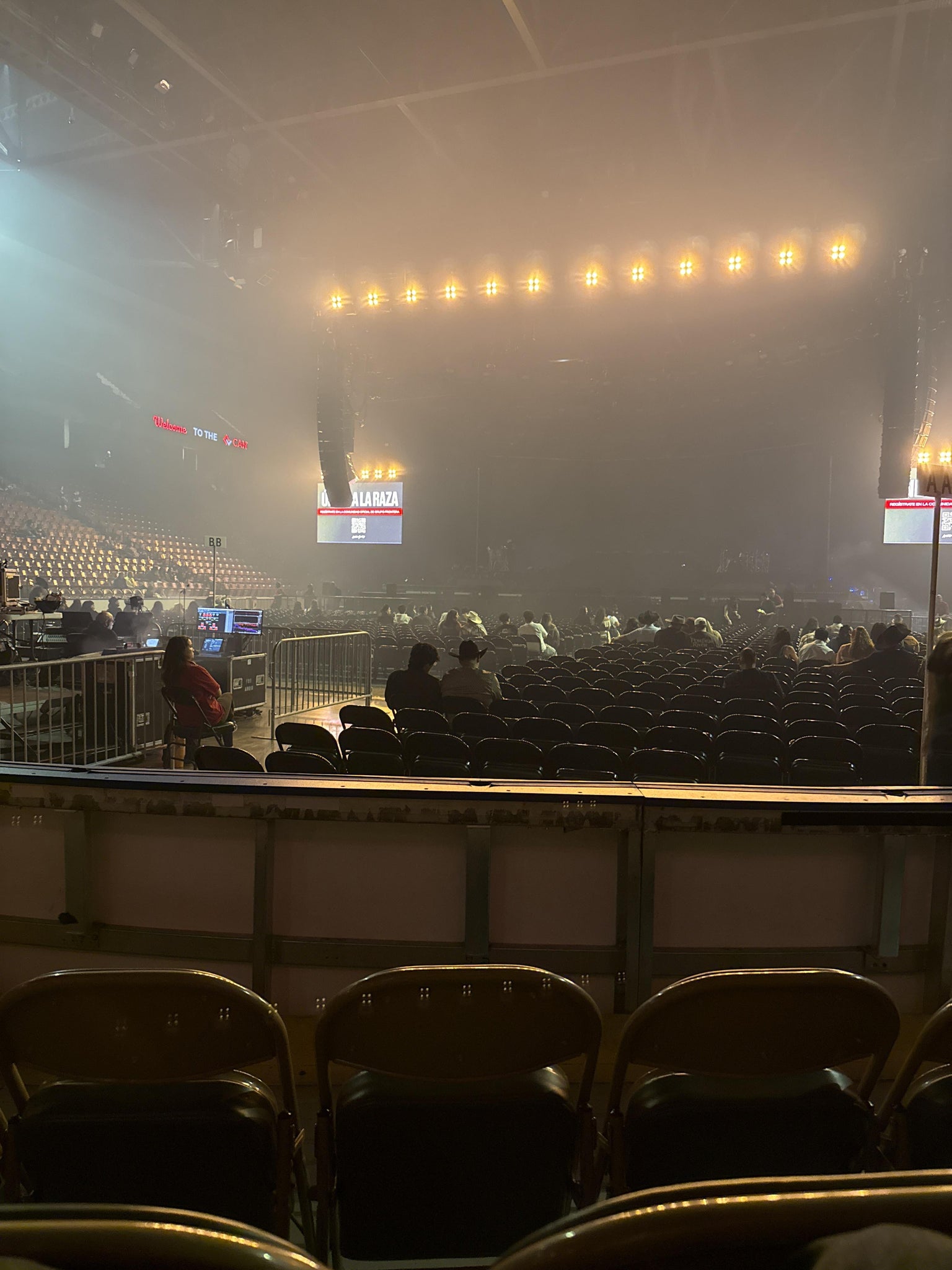 Vue réelle des fans prise de la Section 122 au site Maverik Center par Kavin A