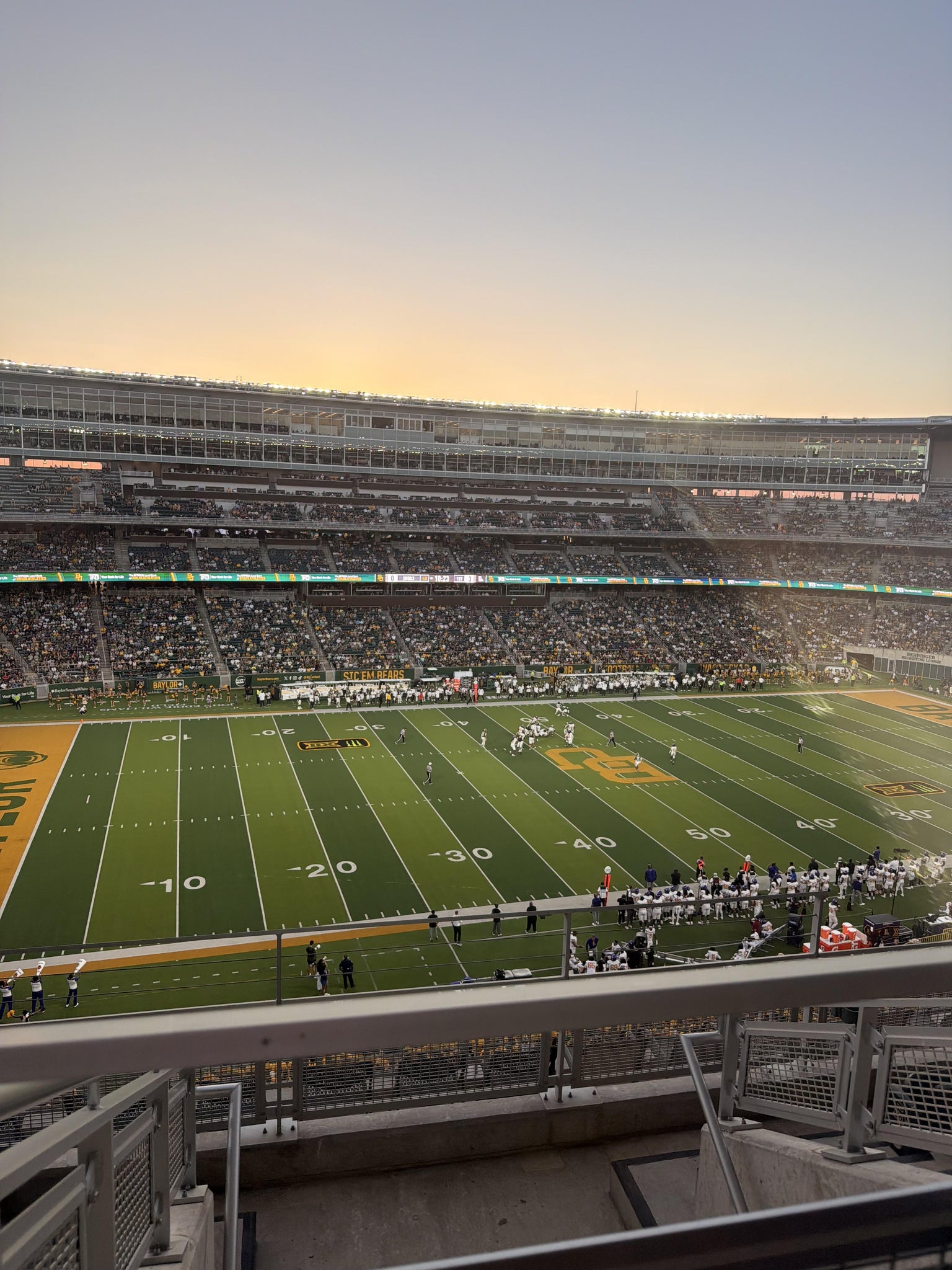 Vue réelle des fans prise de la Section 326 au site McLane Stadium par Juan L