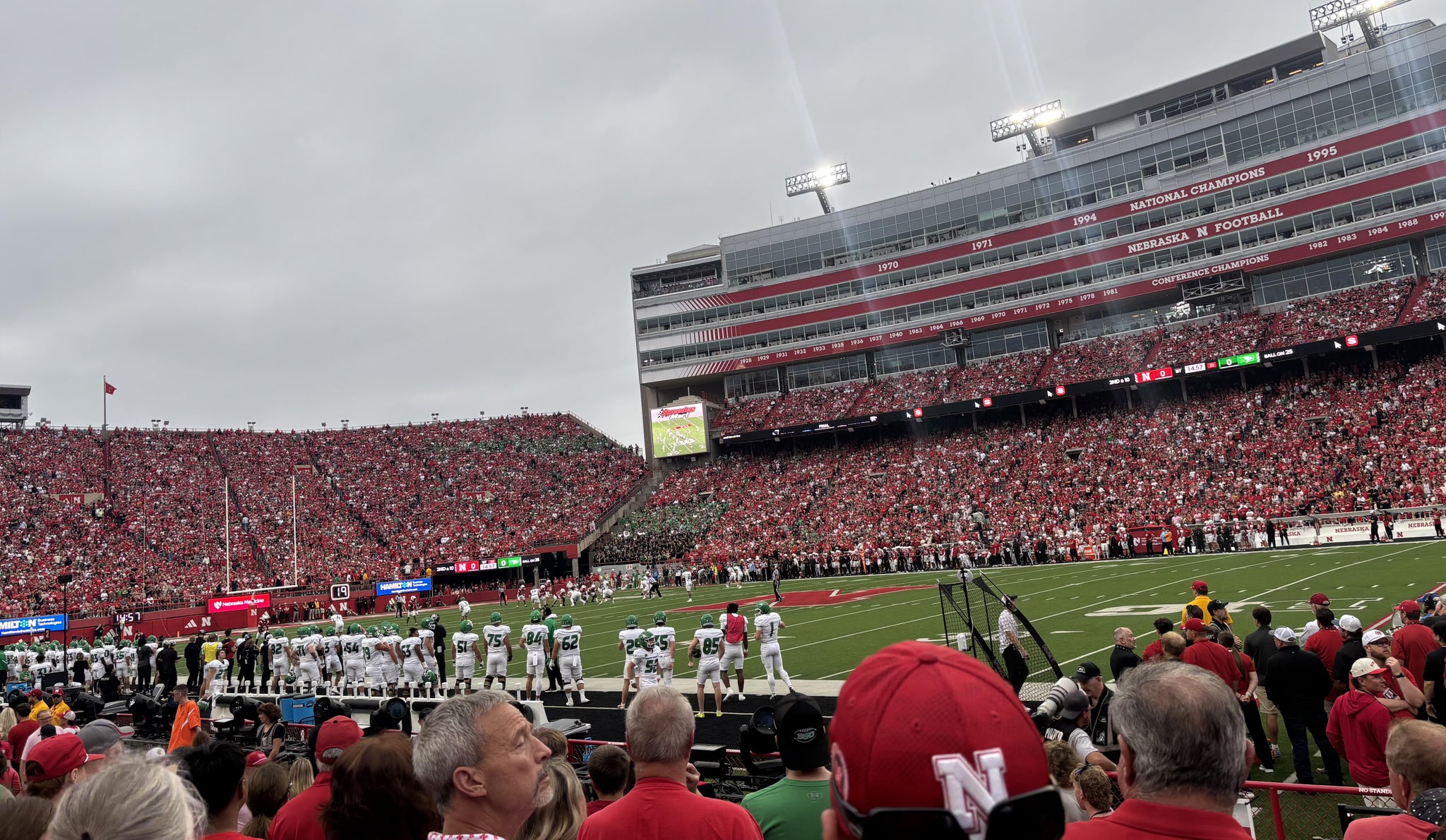 Vue réelle des fans prise de la Section 2 au site Memorial Stadium Nebraska par Courtney A
