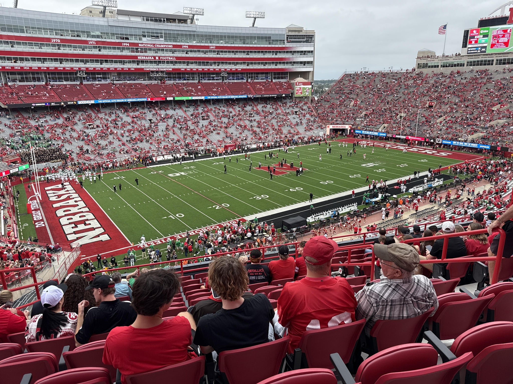 Vue réelle des fans prise de la Section 211 au site Memorial Stadium Nebraska par Kasib R