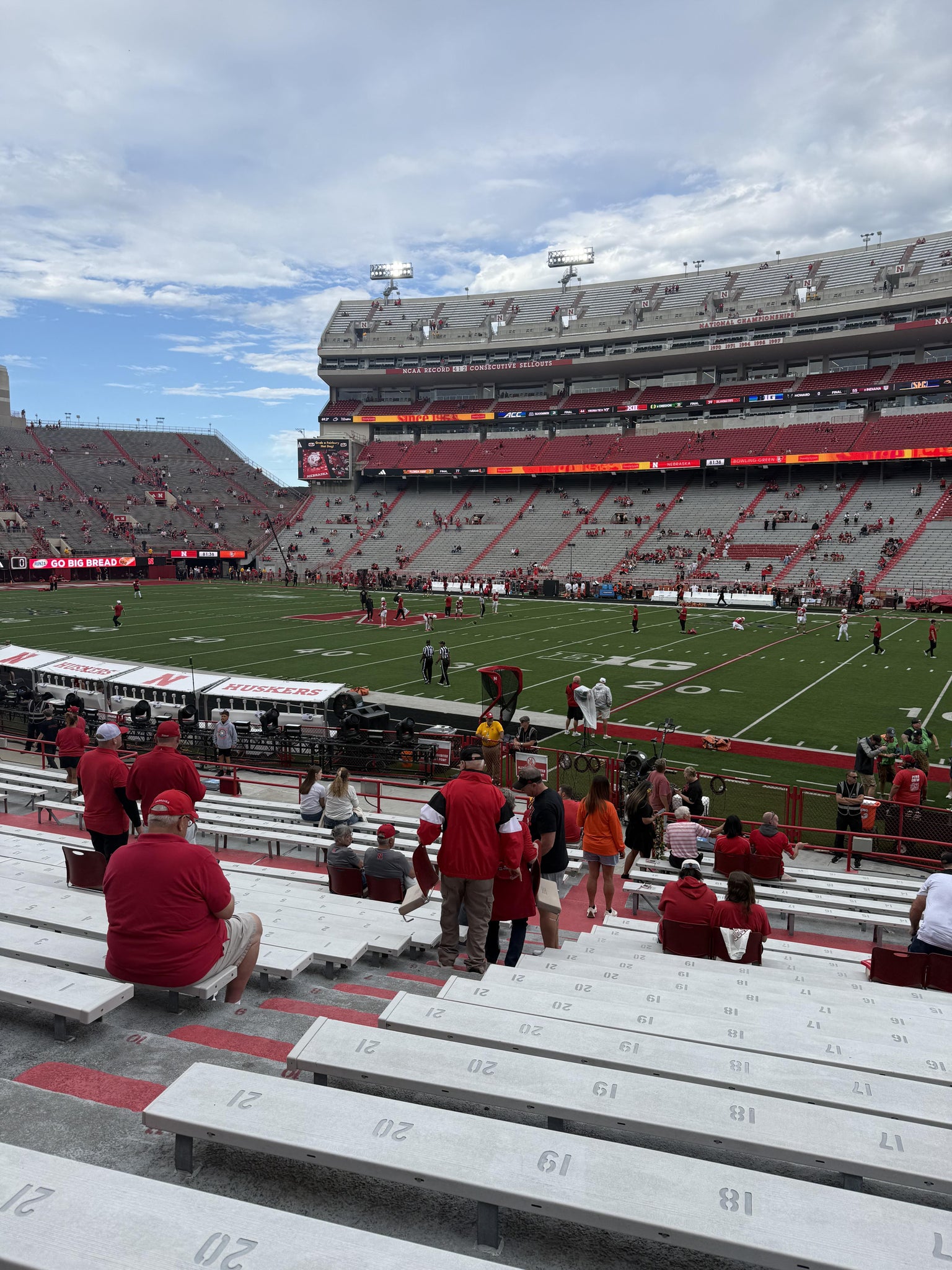 Vue réelle des fans prise de la Section 22 au site Memorial Stadium Nebraska par Rudolph W
