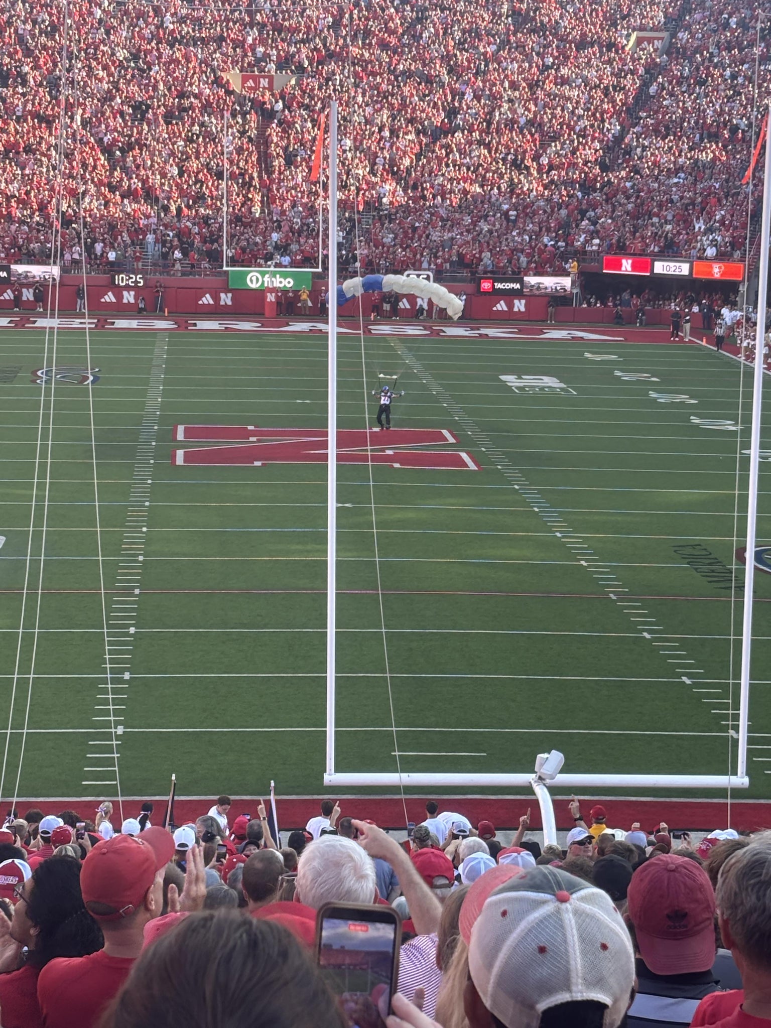 Vue réelle des fans prise de la Section 36 C au site Memorial Stadium Nebraska par Anthony C