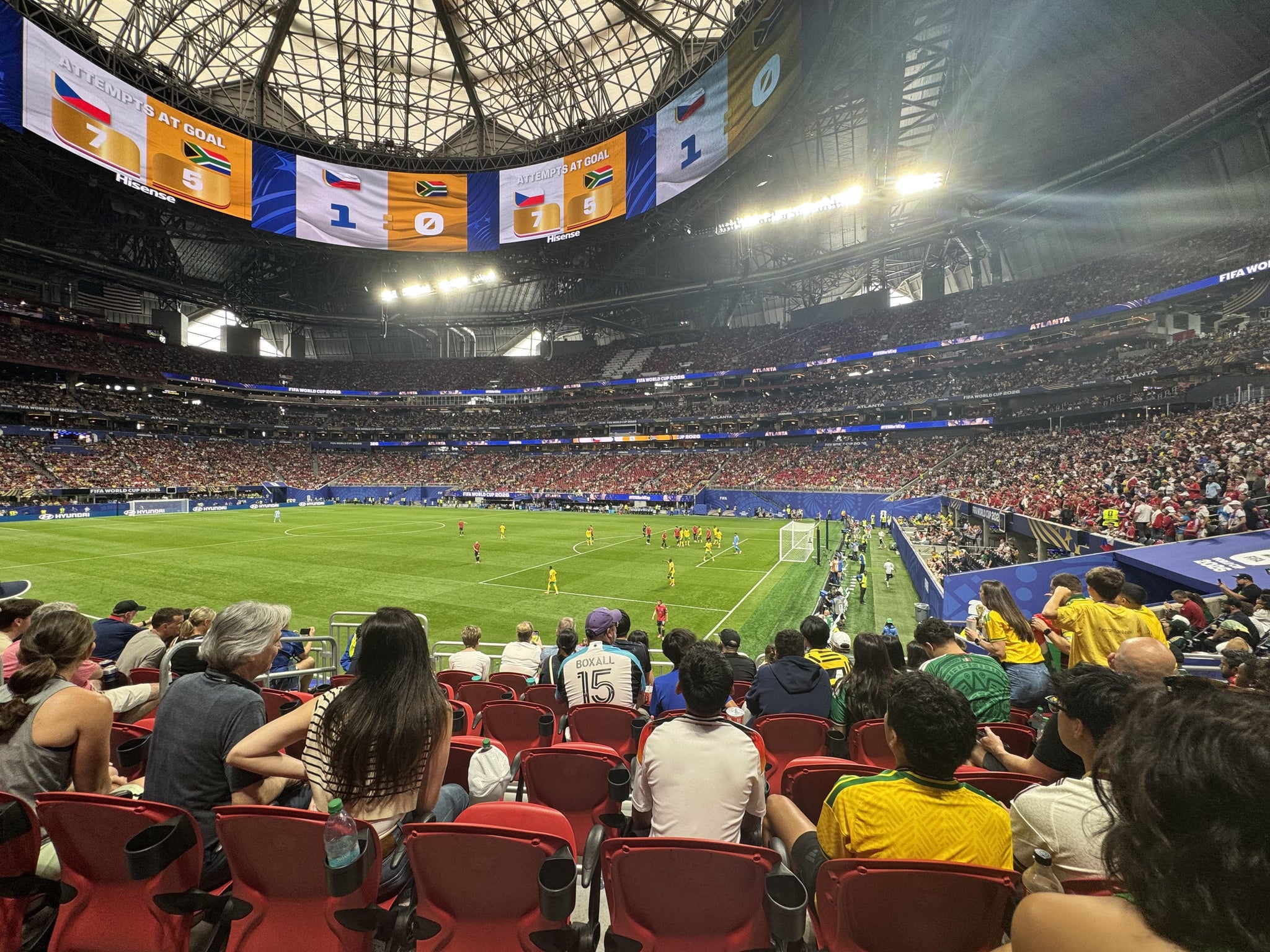 Vue réelle des fans prise de la Section 105 au site Mercedes-Benz Stadium par Mitchell F