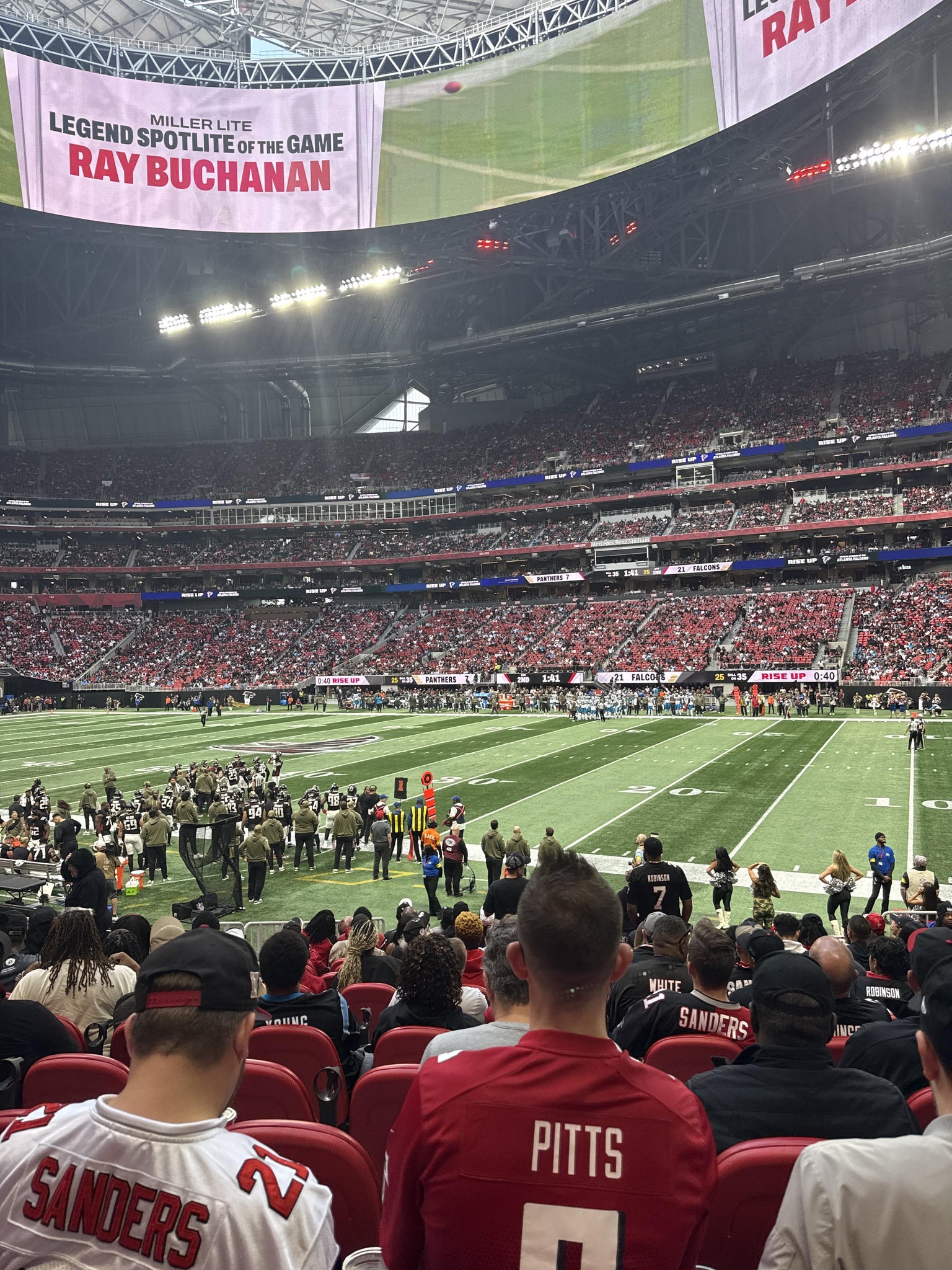 Vue réelle des fans prise de la Section 107 au site Mercedes-Benz Stadium par Owen B