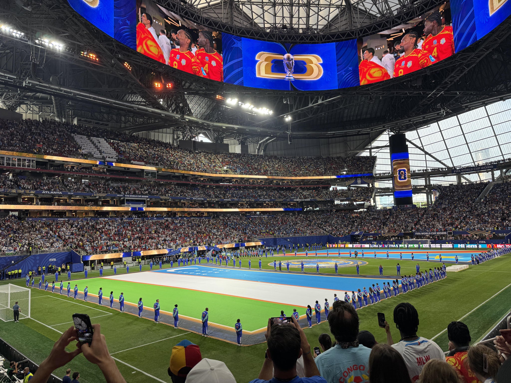 Vue réelle des fans prise de la Section 115 au site Mercedes-Benz Stadium par Chesney M