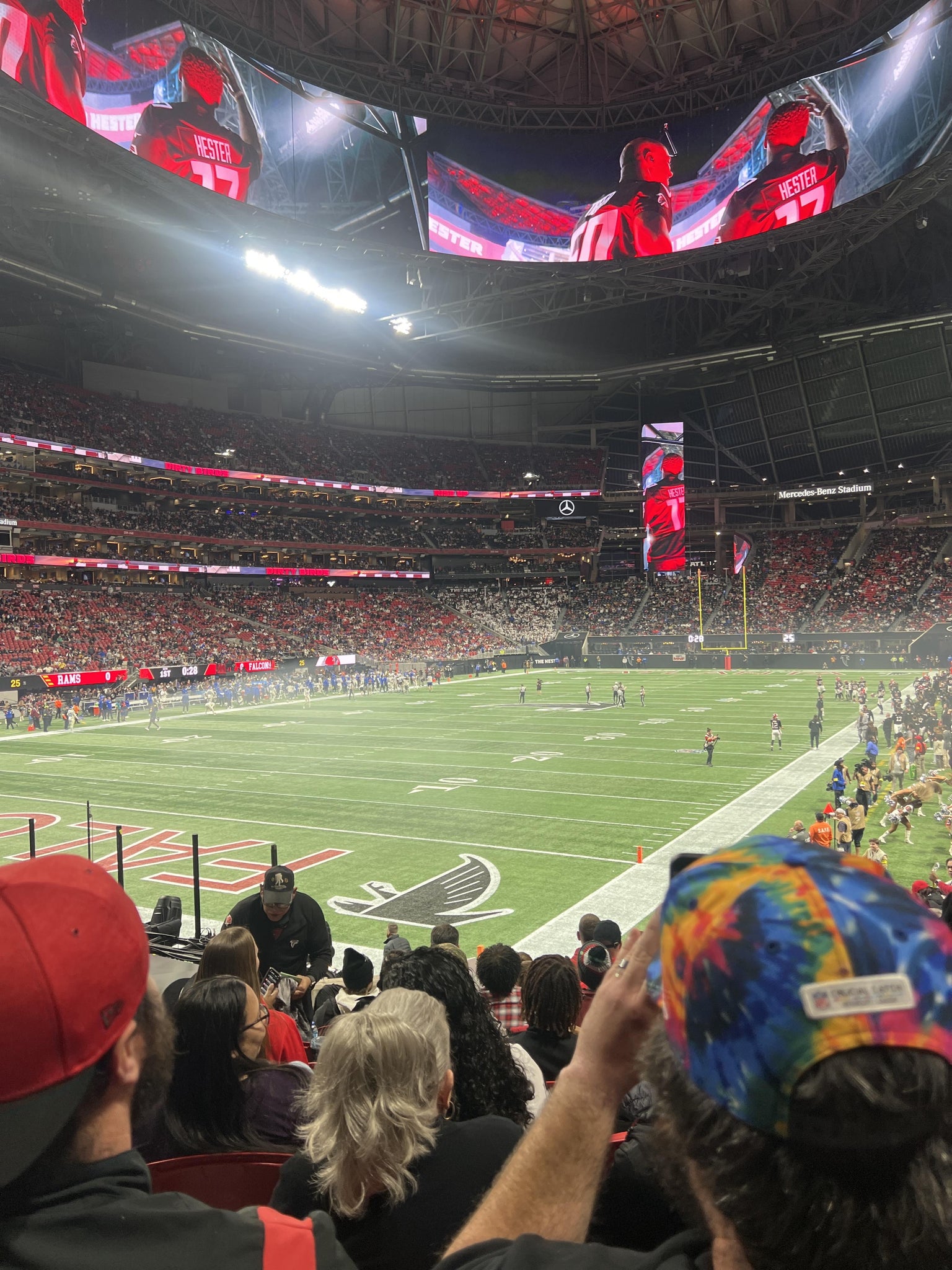 Vue réelle des fans prise de la Section 116 au site Mercedes-Benz Stadium par Johnathan B