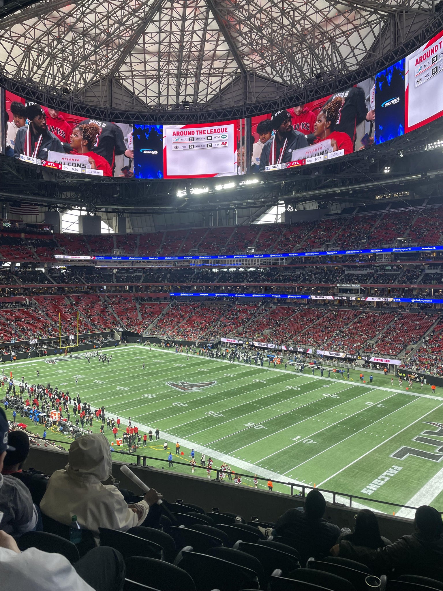 Vue réelle des fans prise de la Section 205 au site Mercedes-Benz Stadium par Michael M