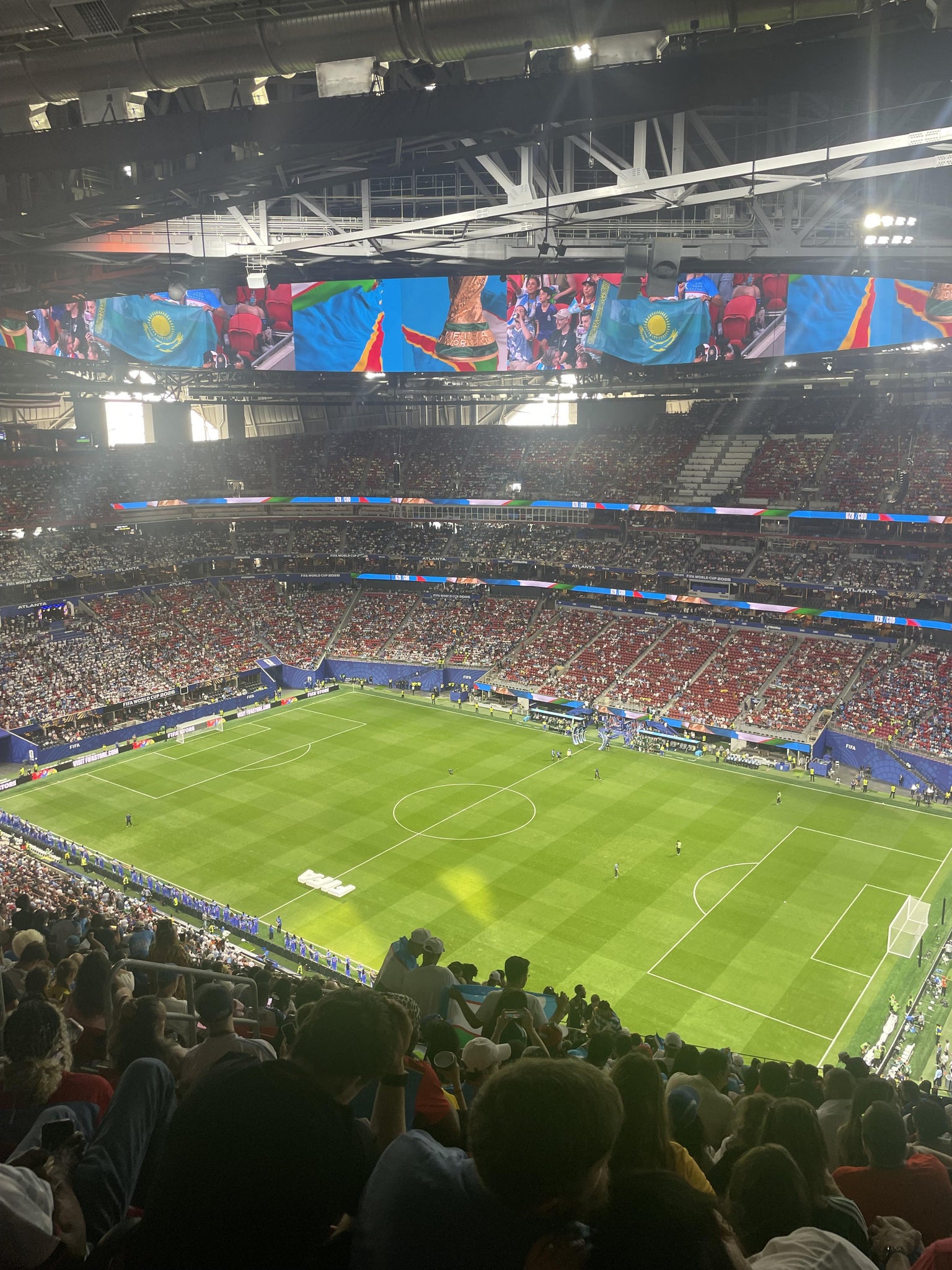 Vue réelle des fans prise de la Section 306 au site Mercedes-Benz Stadium par Allyson N