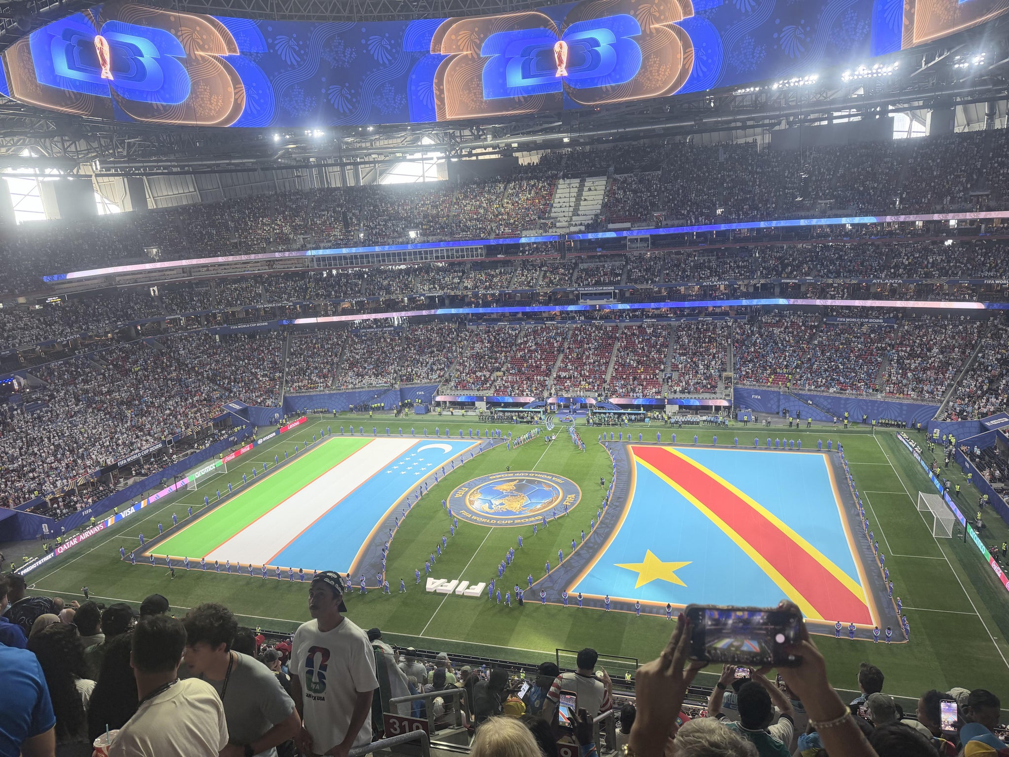 Vue réelle des fans prise de la Section 309 au site Mercedes-Benz Stadium par Aziza L