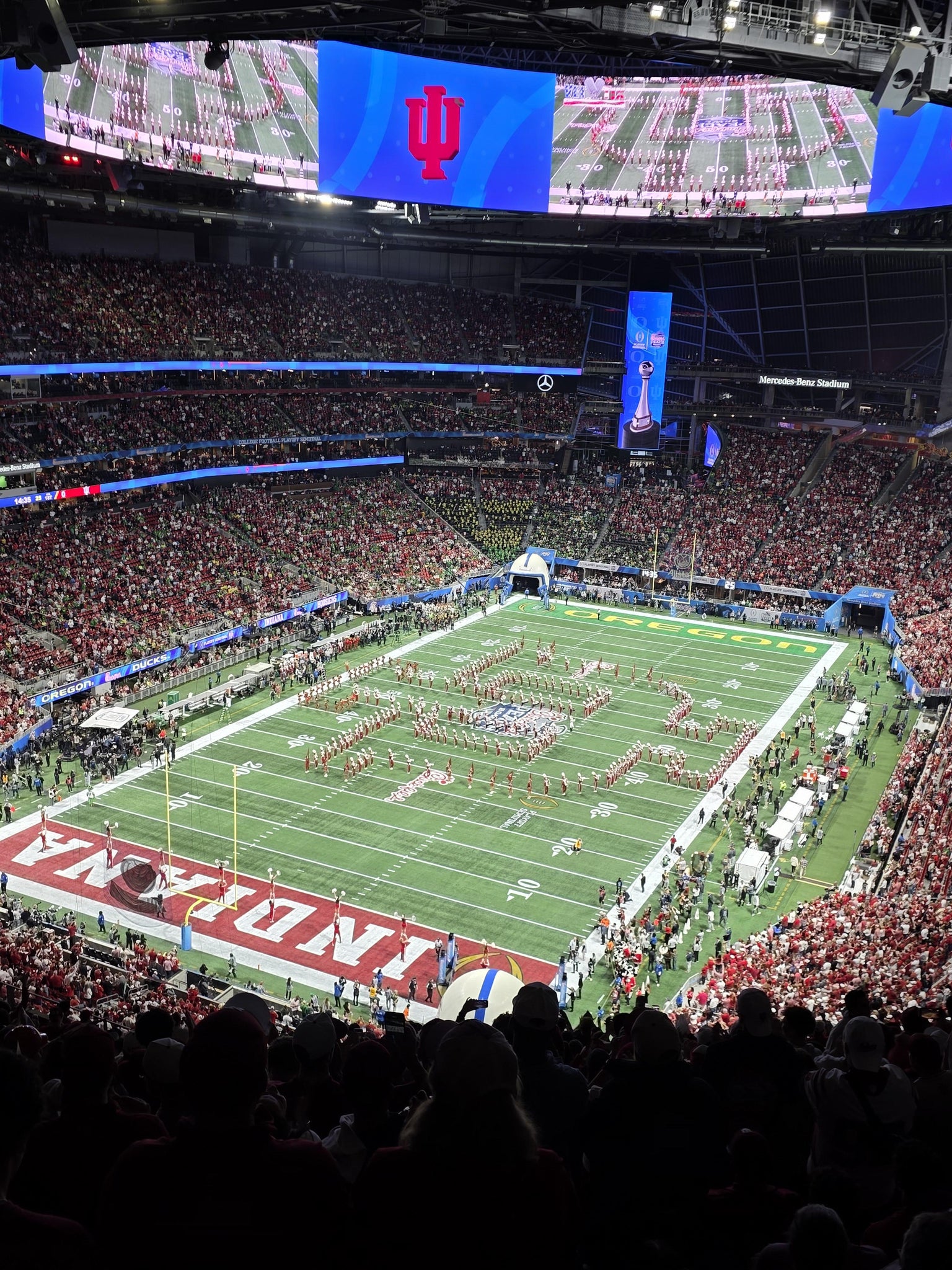 Vue réelle des fans prise de la Section 322 au site Mercedes-Benz Stadium par Aaron R