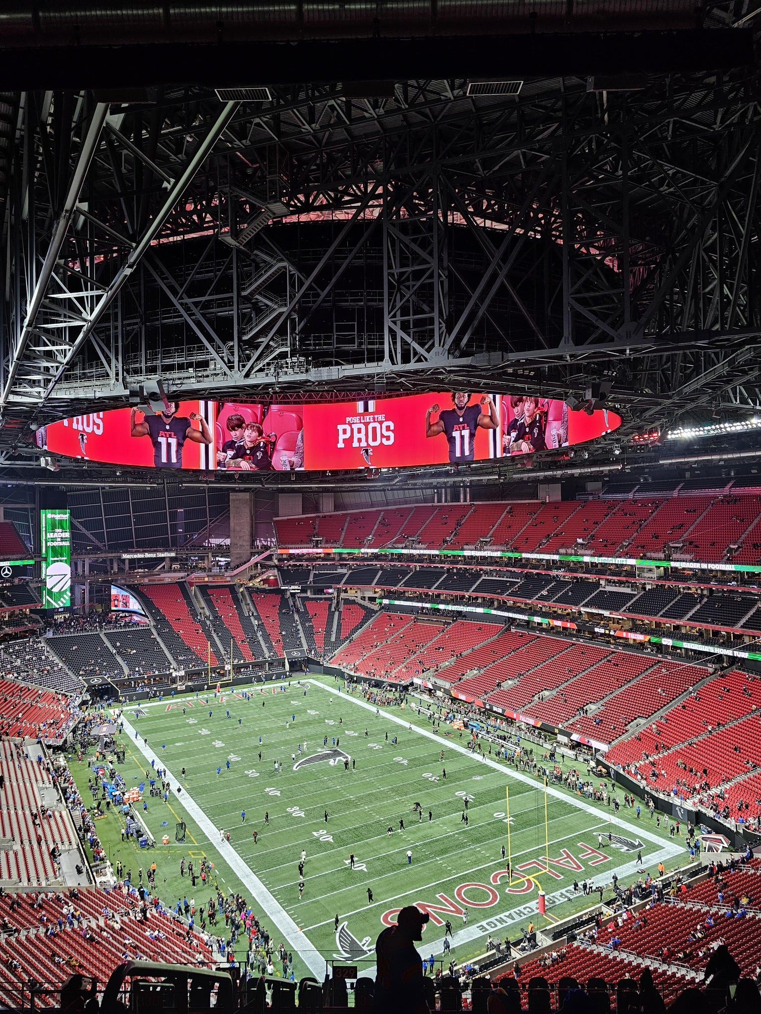 Vue réelle des fans prise de la Section 329 au site Mercedes-Benz Stadium par Teresa nayeli G