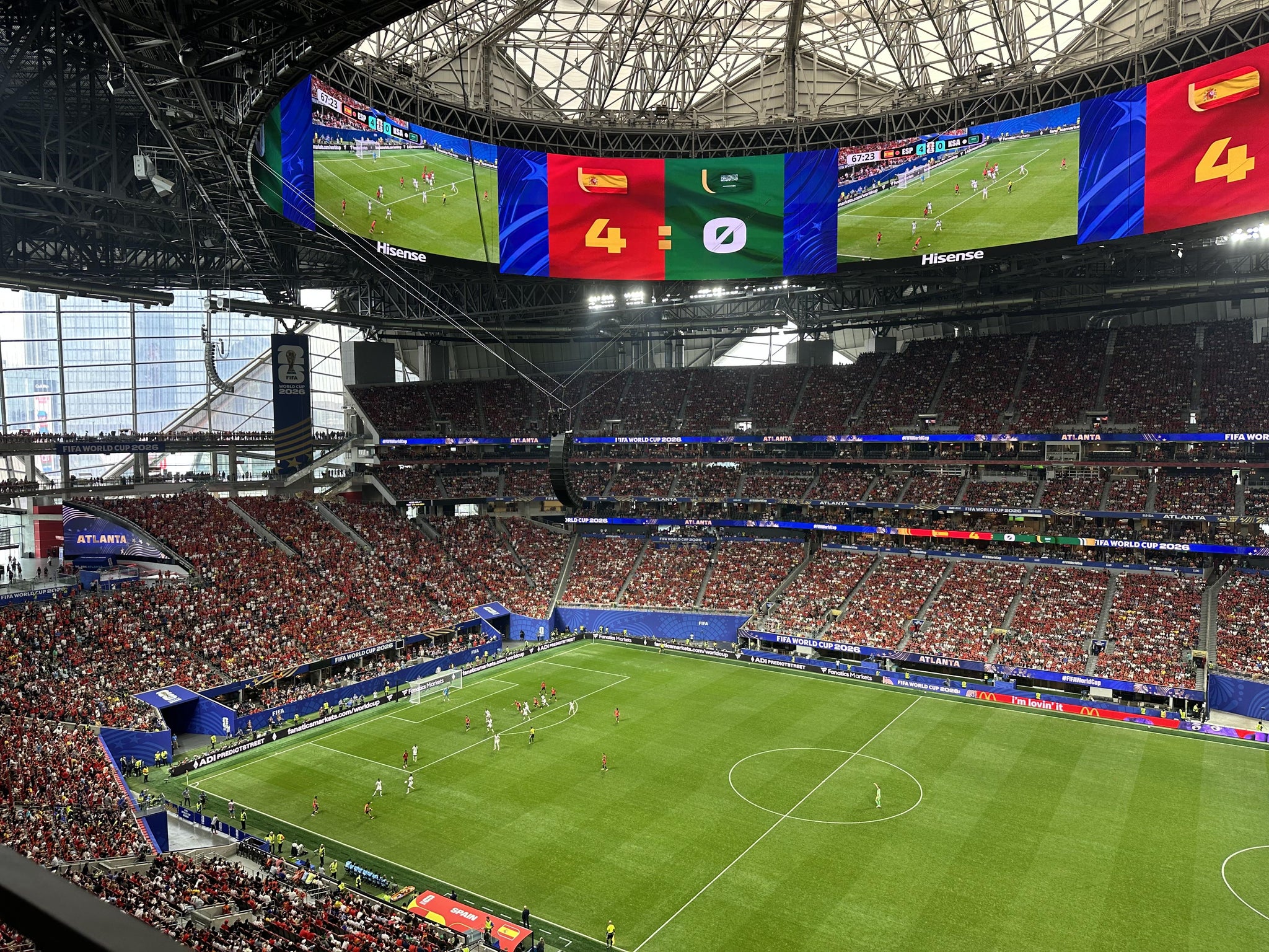 Vue réelle des fans prise de la Section 337 au site Mercedes-Benz Stadium par Luis M