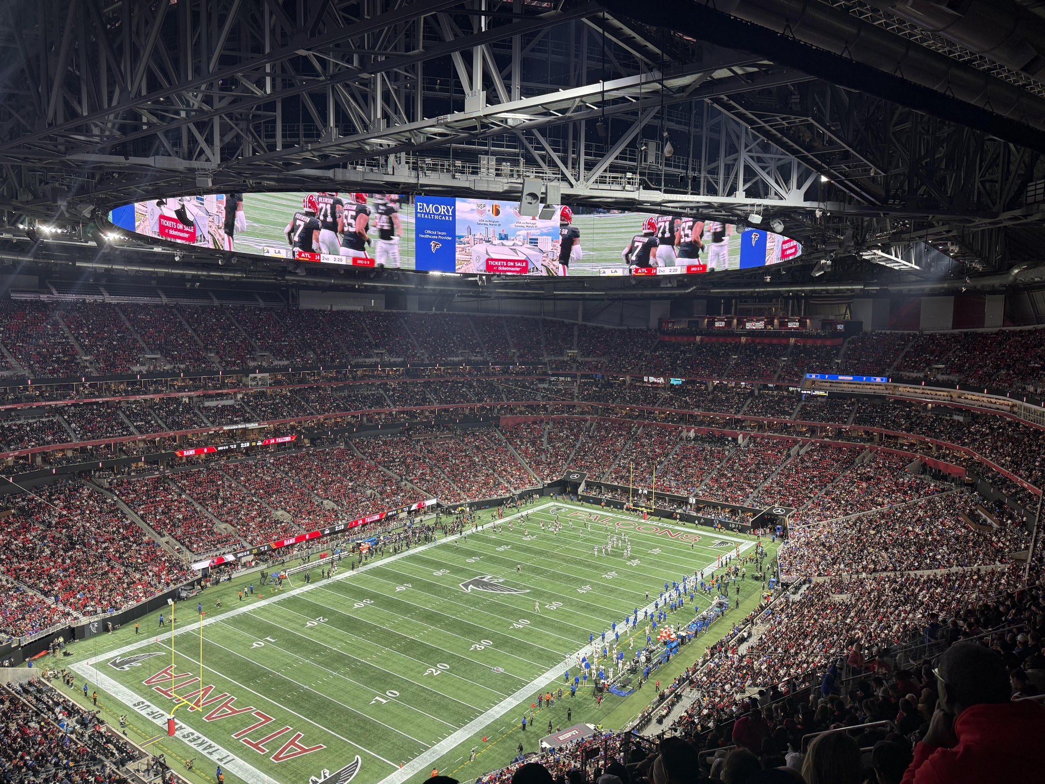 Vue réelle des fans prise de la Section 347 au site Mercedes-Benz Stadium par Hunter L