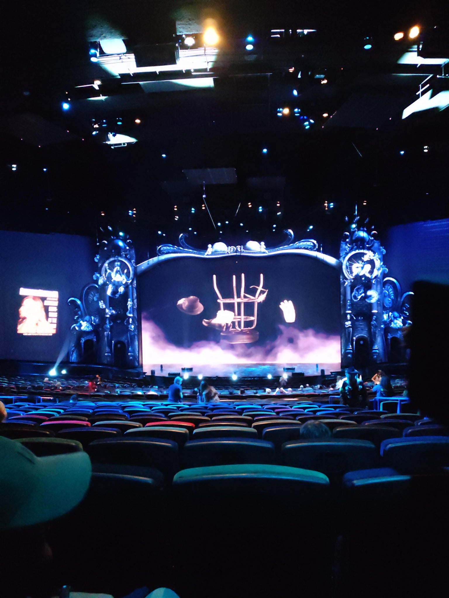 Vue réelle des fans prise de la Section 203 au site Michael Jackson ONE Theatre at Mandalay Bay Resort par Darrell W