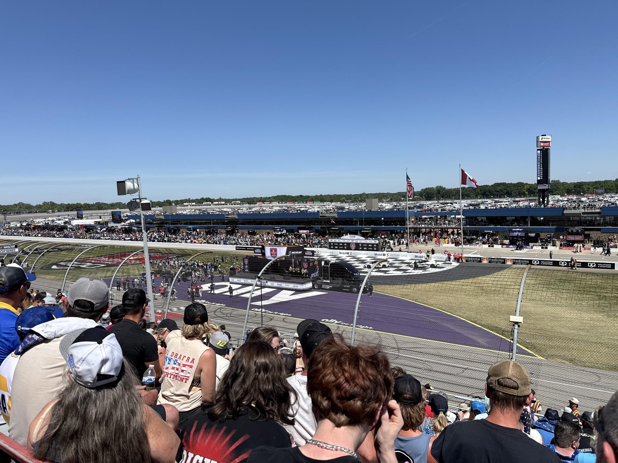 Vue réelle des fans prise de la Section 5 au site Michigan International Speedway par Stephan R