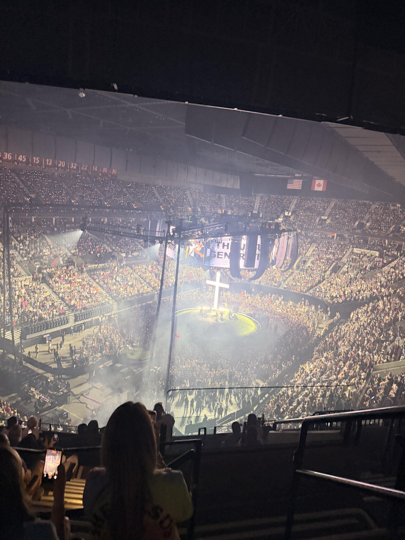 Vue réelle des fans prise de la Section 307 au site Moda Center par Monica J