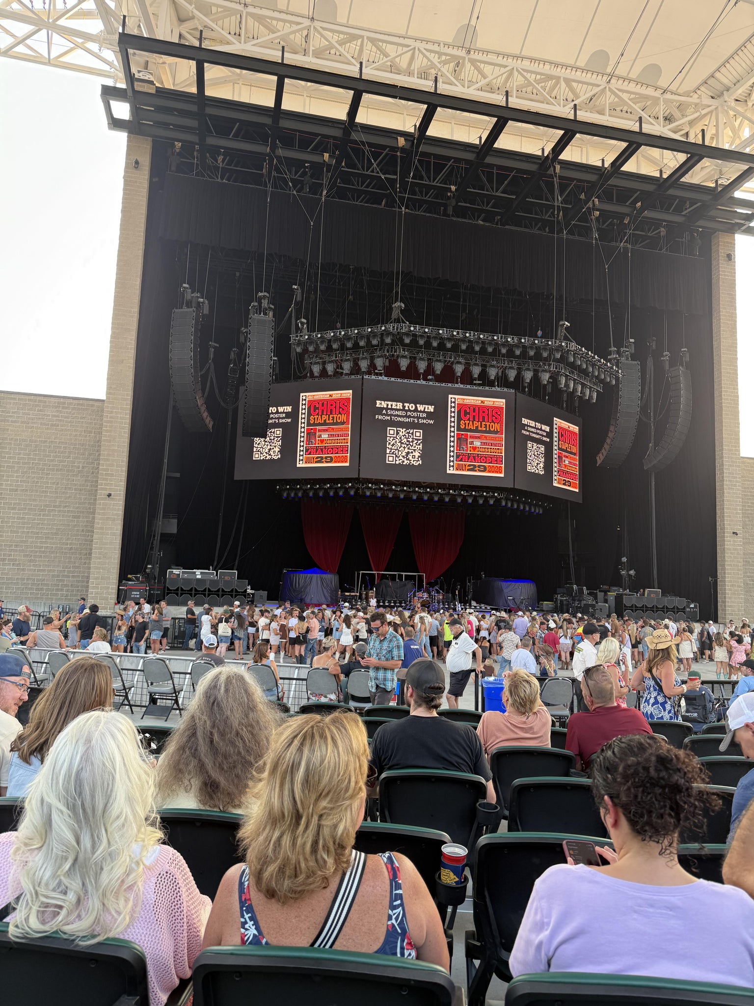 Vue réelle des fans prise de la Section 105 au site Mystic Lake Amphitheater par Sasha C