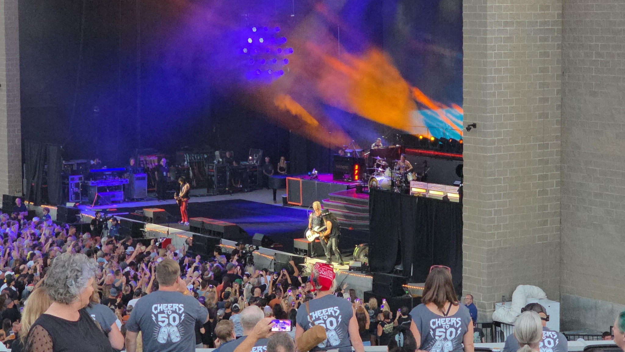 Vue réelle des fans prise de la Section 201 au site Mystic Lake Amphitheater par Anonymous User