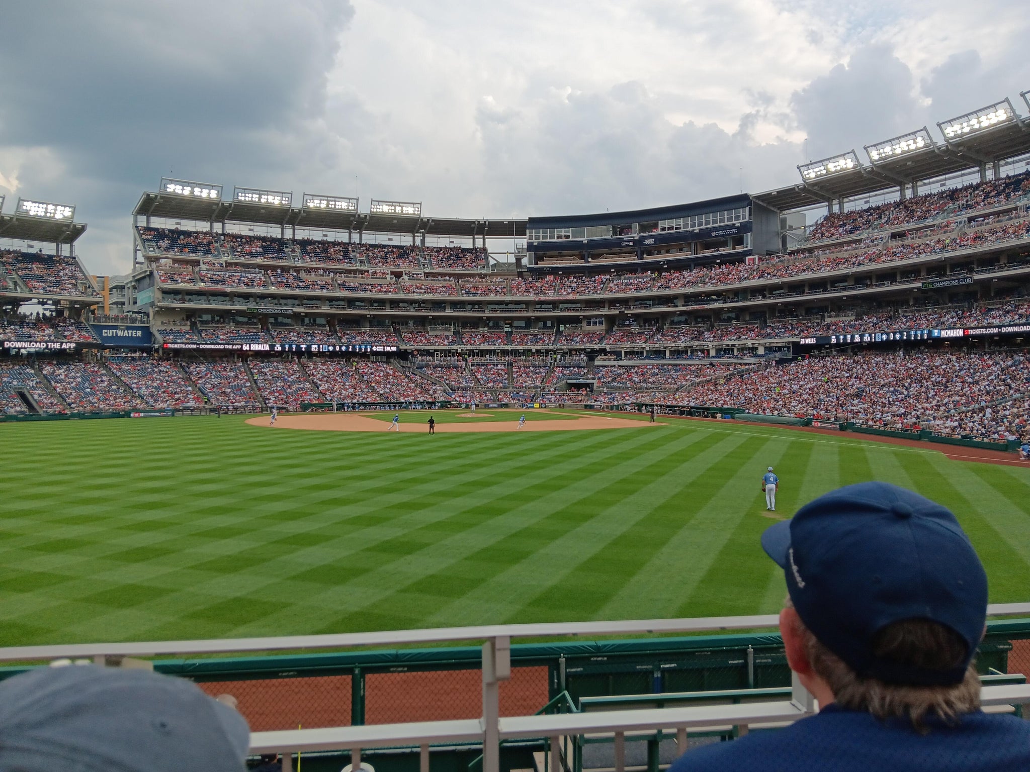 Vue réelle des fans prise de la Section 101 au site Nationals Park par Robert A