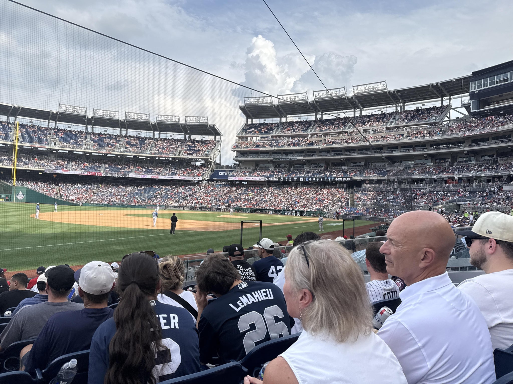 Vue réelle des fans prise de la Section 112 au site Nationals Park par Steven C