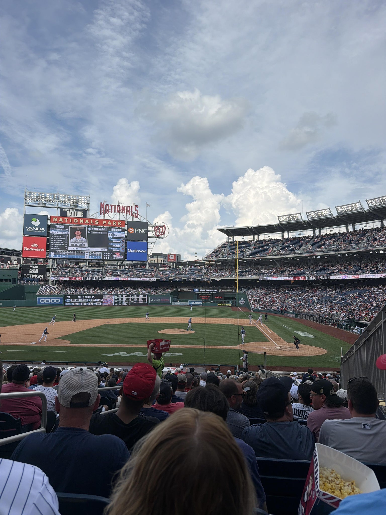 Vue réelle des fans prise de la Section 118 au site Nationals Park par Brooke S