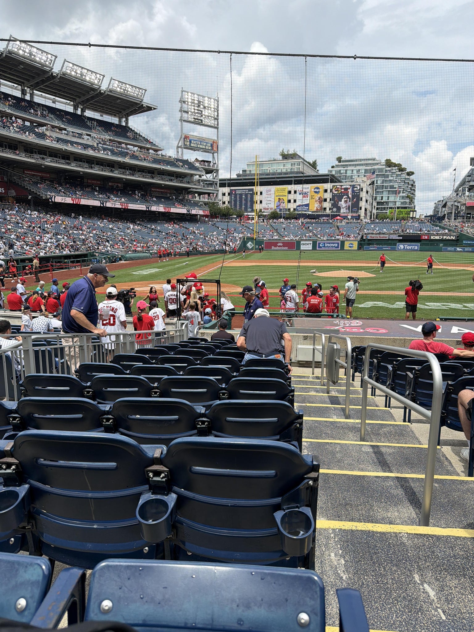 Vue réelle des fans prise de la Section 127 au site Nationals Park par Jessica M
